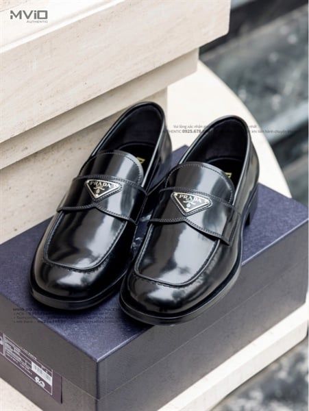 Loafer Prada Đen Tag Mũi Tròn 2DB195 P39 F002