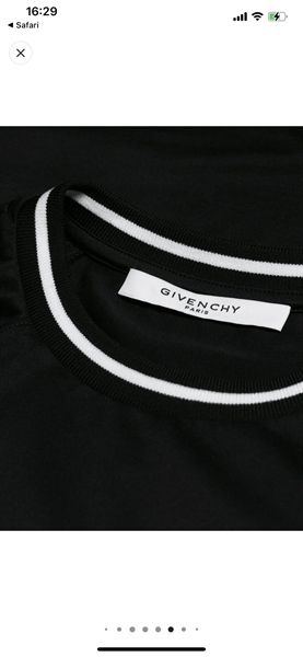Phông Givenchy Đen Chữ Nổi Trắng Bm708U3002