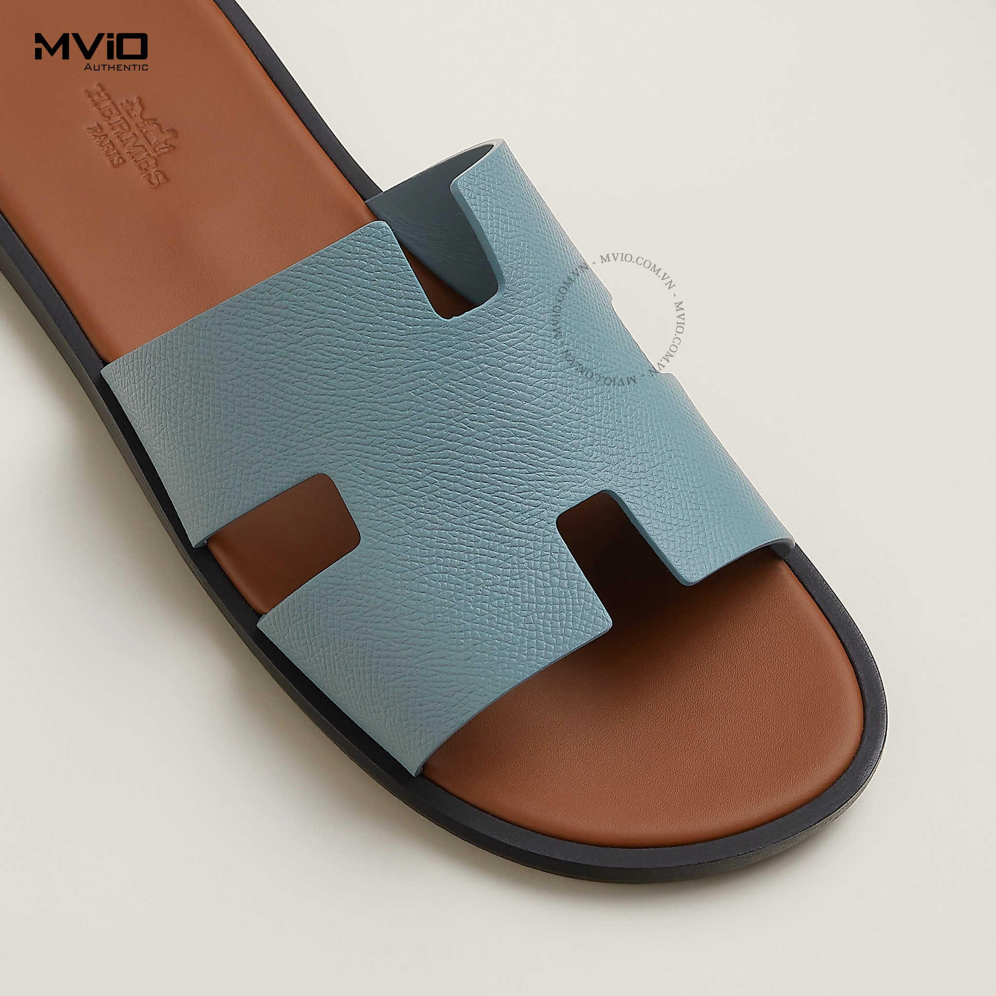 Dép Hermes Đế Nâu Viền Đen Quai Xanh Grey AF2218242H2303