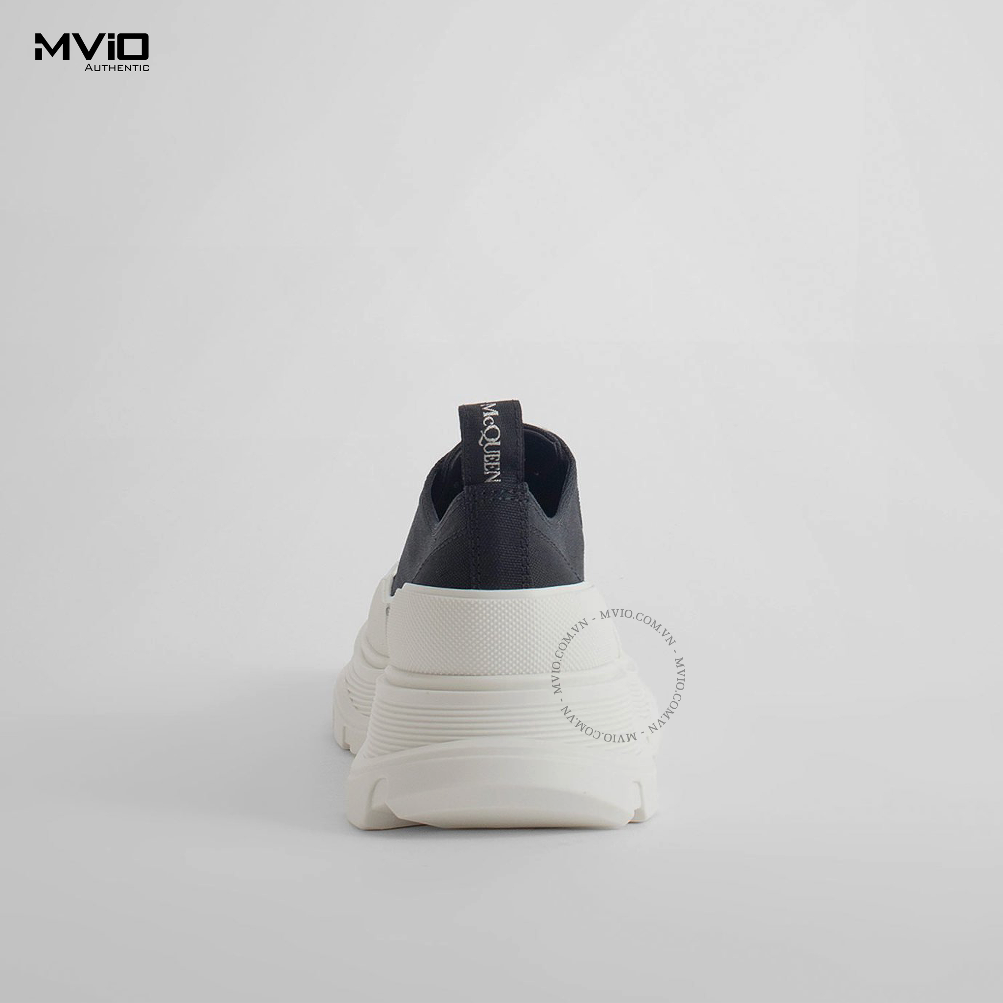 Sneaker Alexander McQueen Đen Đế Dầy