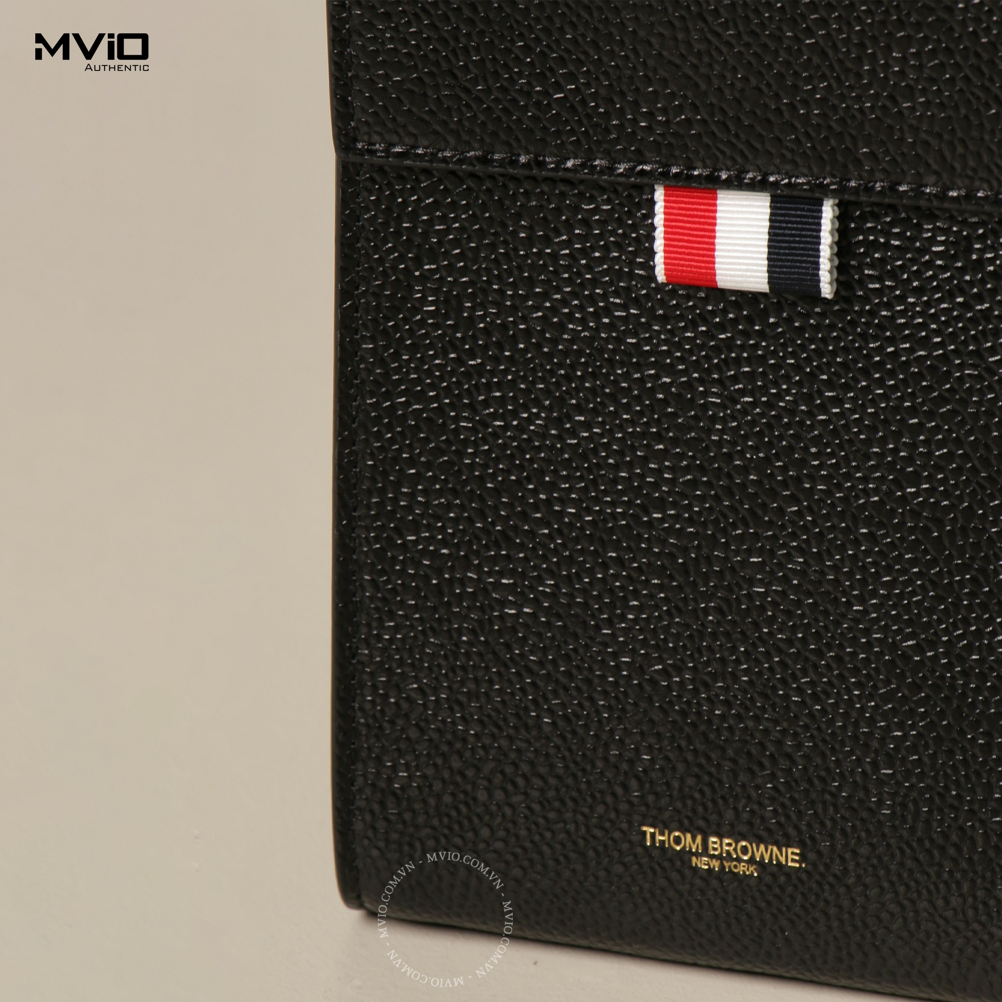 Túi Thom Browne Đeo Chéo Phone Bag Đen MAC140A00198025