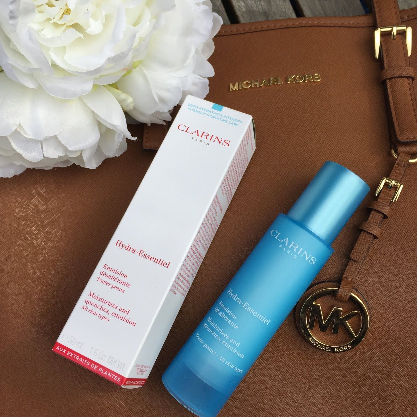 Sữa dưỡng ẩm dành cho mọi loại da - Clarins Hydra-Essentiel Emulsion (50ml)