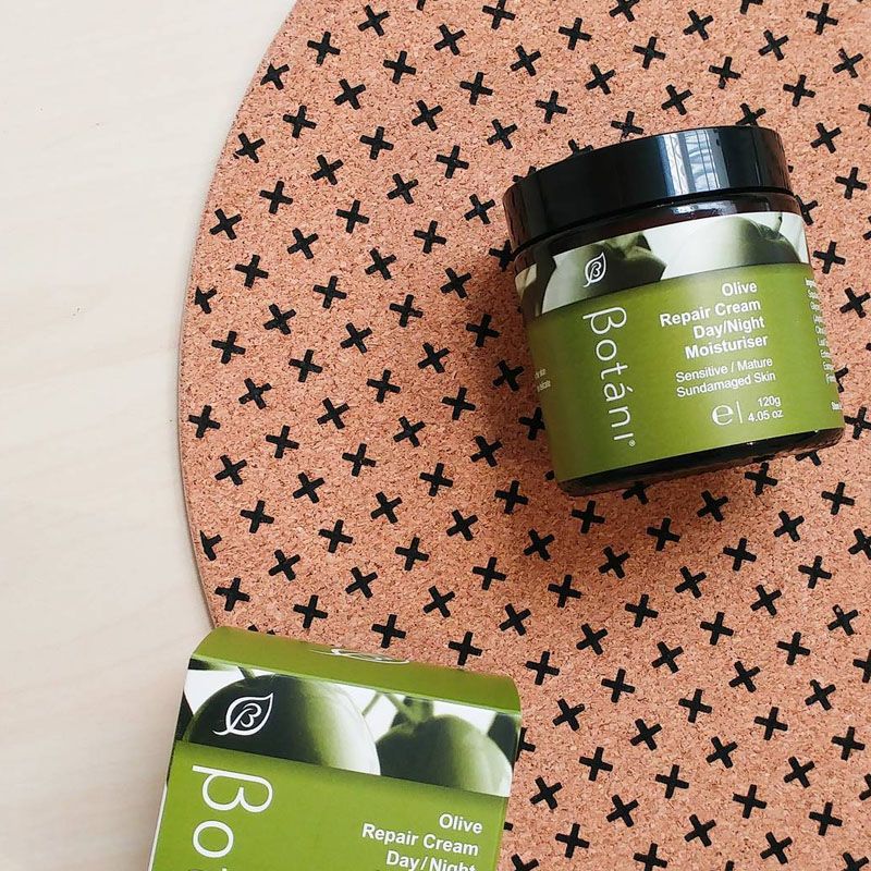 Kem Olive Dưỡng Ẩm Chuyên Sâu Ngày Và Đêm – Olive Repair Cream Day & Night Moisturiser