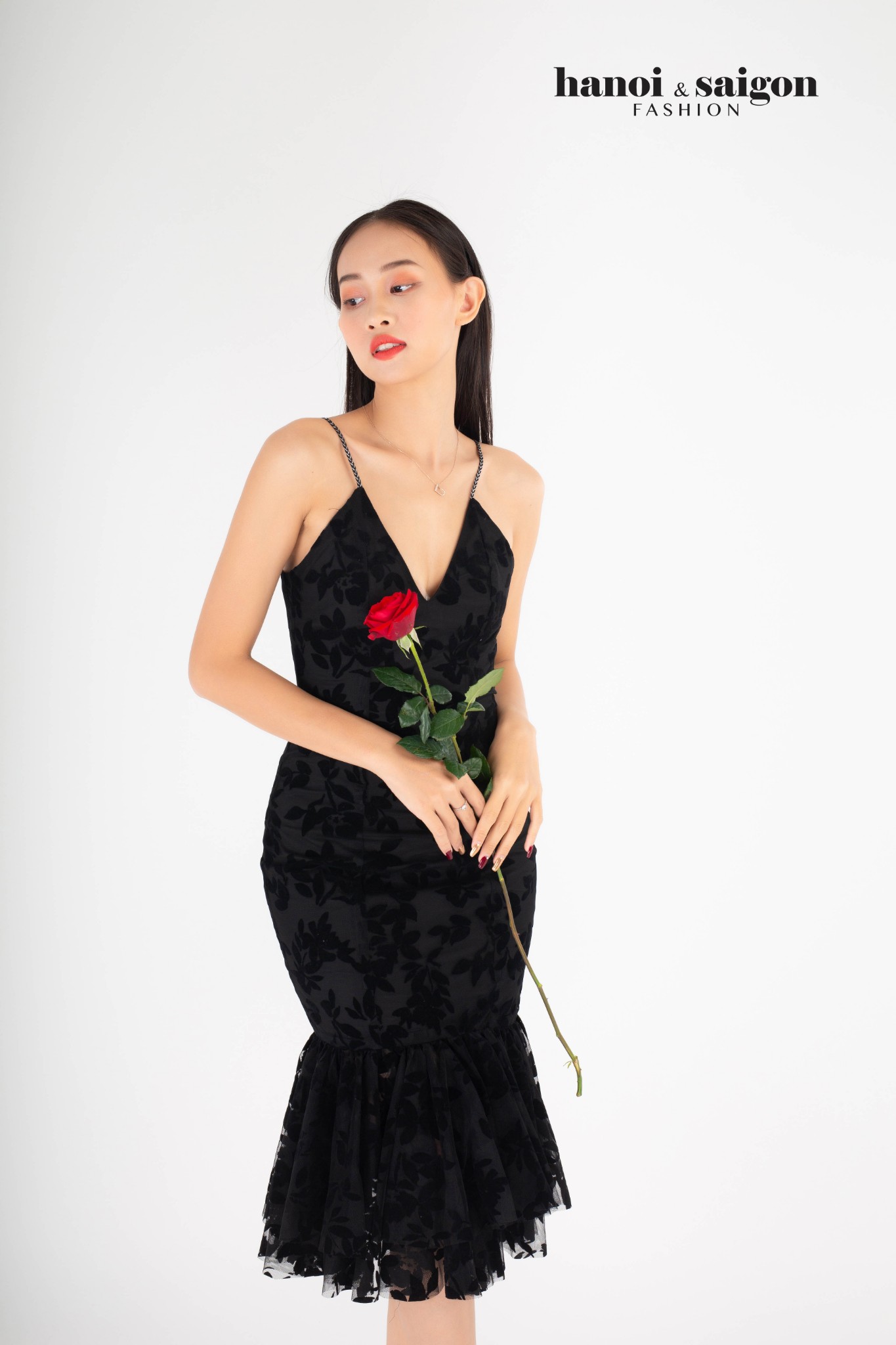 Đầm ren 2 dây đuôi cá