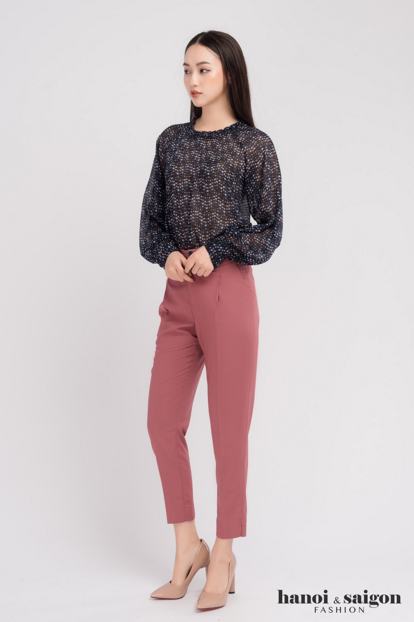 Quần Baggy hồng xẻ gấu 1 bên