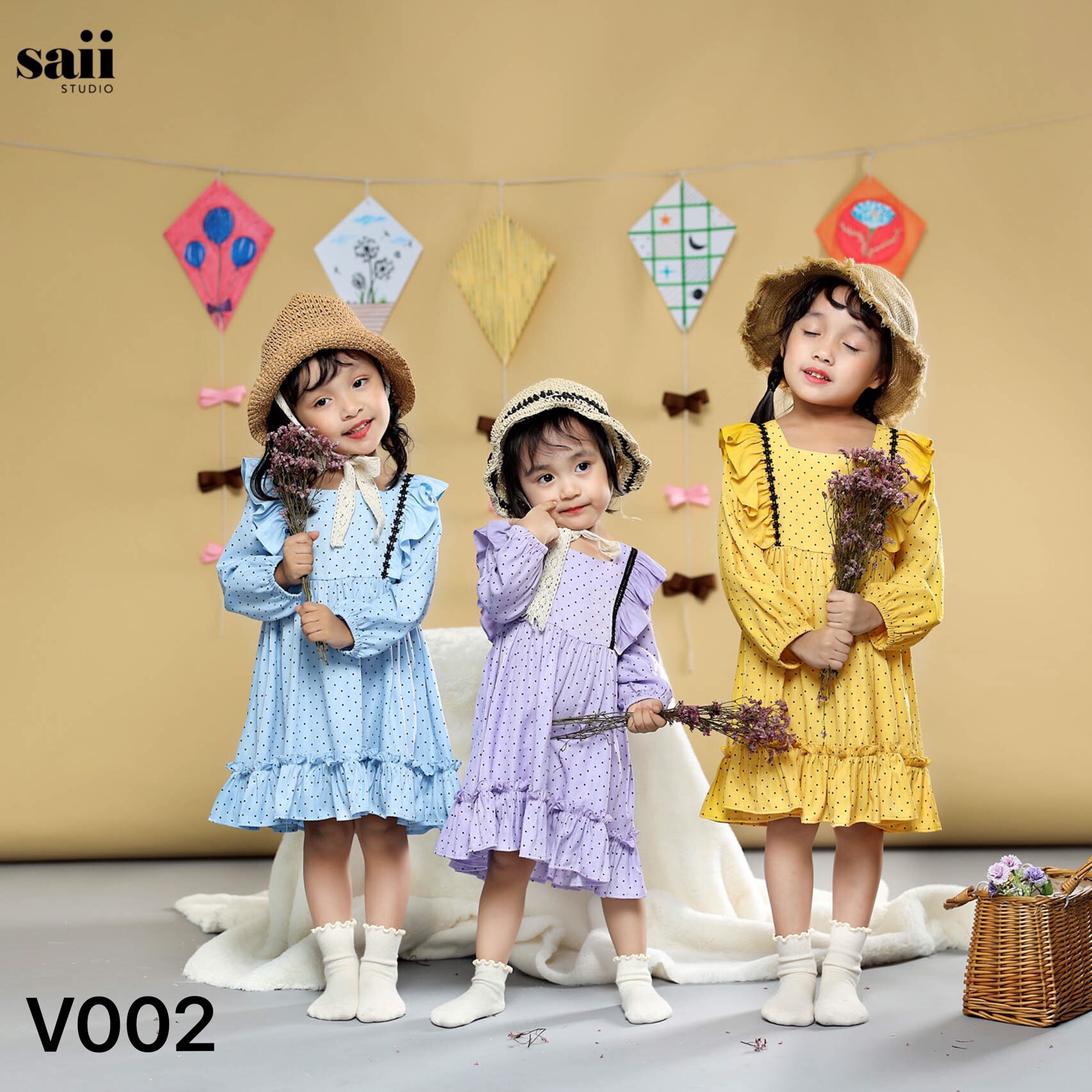 Váy chấm bi cổ vuông bèo vai - V002
