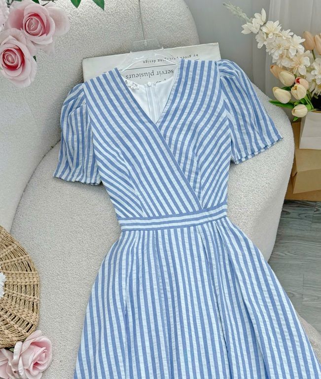 Đầm Lenin Xốp Cổ V Phù Hợp Đi Chơi Thiết Kế TuTu Store Dành Cho Nữ -Mã D1107