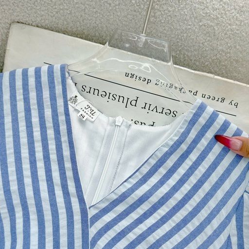 Đầm Lenin Xốp Cổ V Phù Hợp Đi Chơi Thiết Kế TuTu Store Dành Cho Nữ -Mã D1107