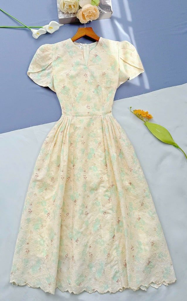 Đầm Kate Thêu Thiết Kế Cổ Chữ V Thiết Kế TuTu Store Dành Cho Nữ Mã D908