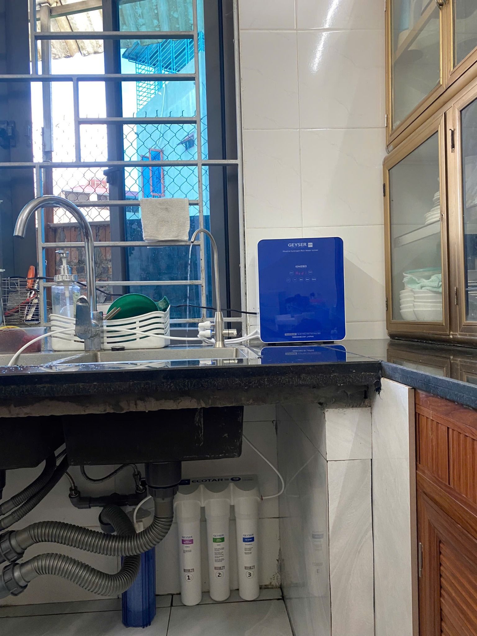 Máy lọc nước ion kiềm giàu hydro Geyser Ecotar 9 Slim T