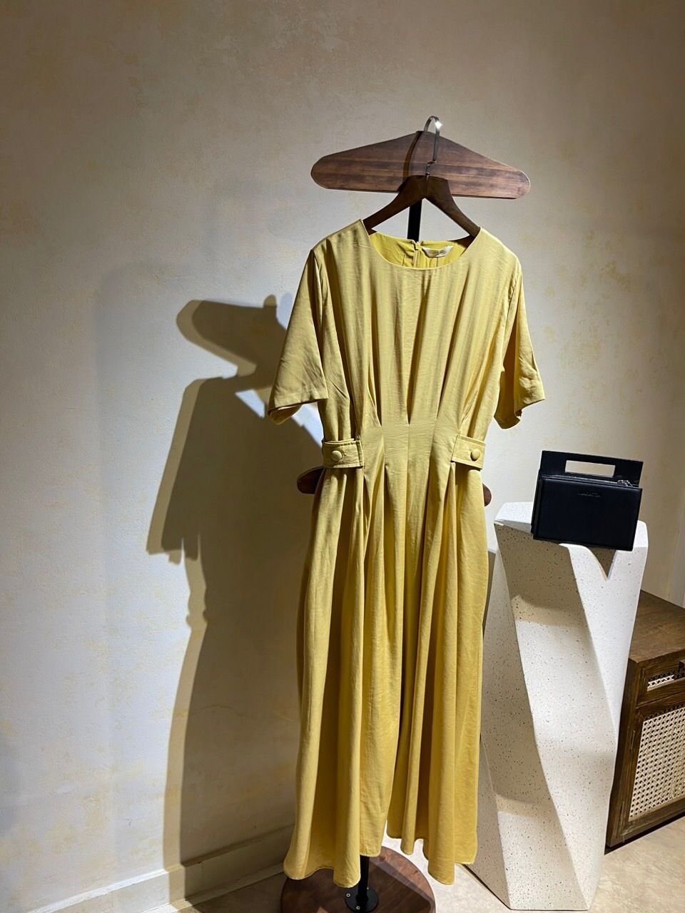 Eloise Dress - Đầm Tay Ngắn Xếp Ly Eo D938