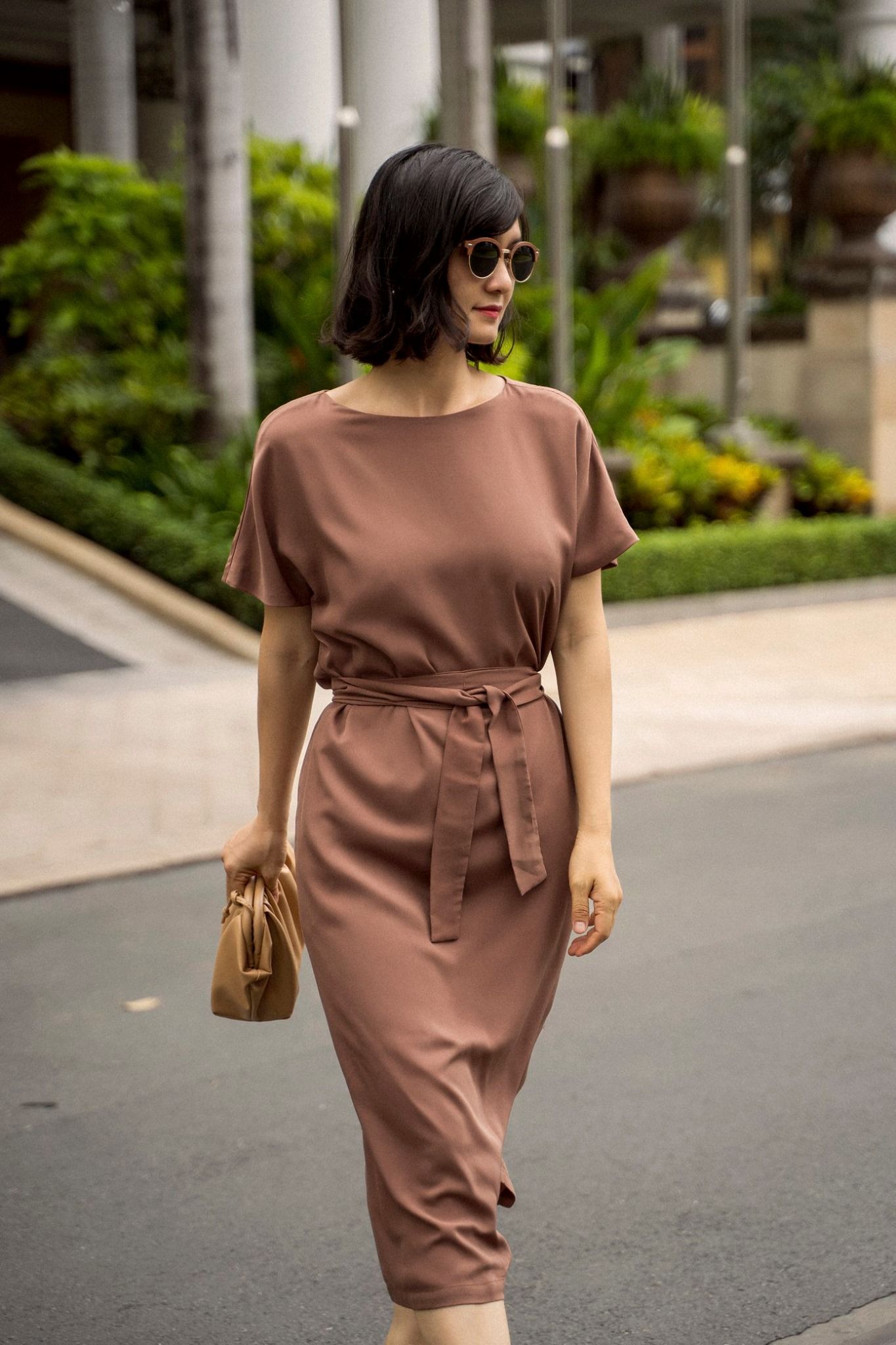Brown simply dress - Đầm nâu cổ tròn thắt eo D223