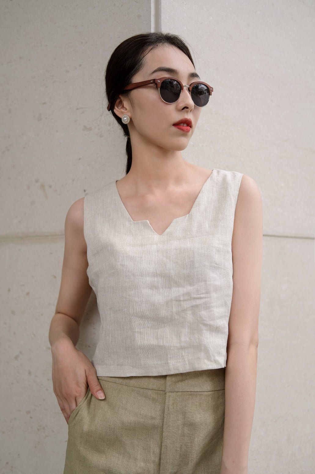 Brooklynn Shirt - Áo linen sát nách cổ V A51