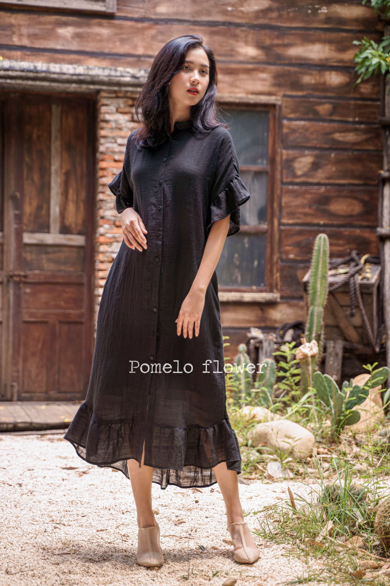 Winter Dress - Đầm sơ mi suông đen xô tay bèo D148