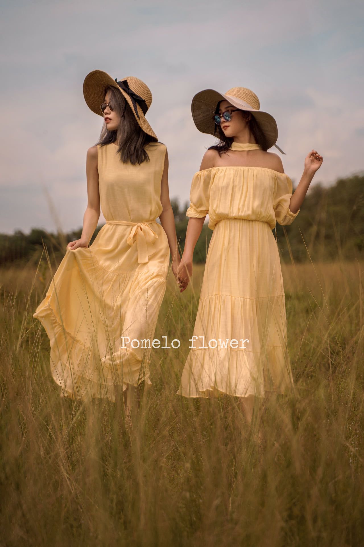 Krixi Dress - Đầm xô lụa trễ vai vàng D65