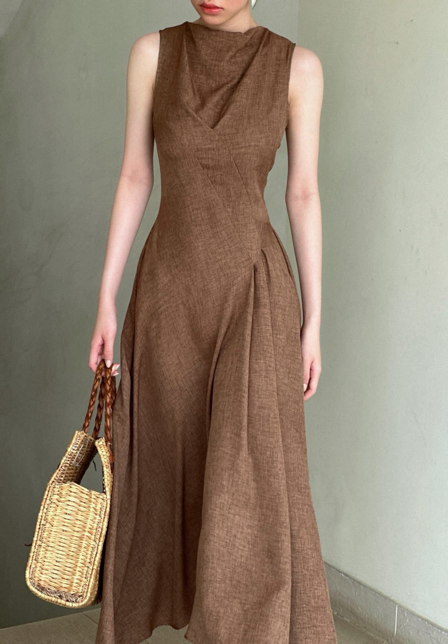 Lavish Dress - Đầm Cổ Đổ Không Tay D999