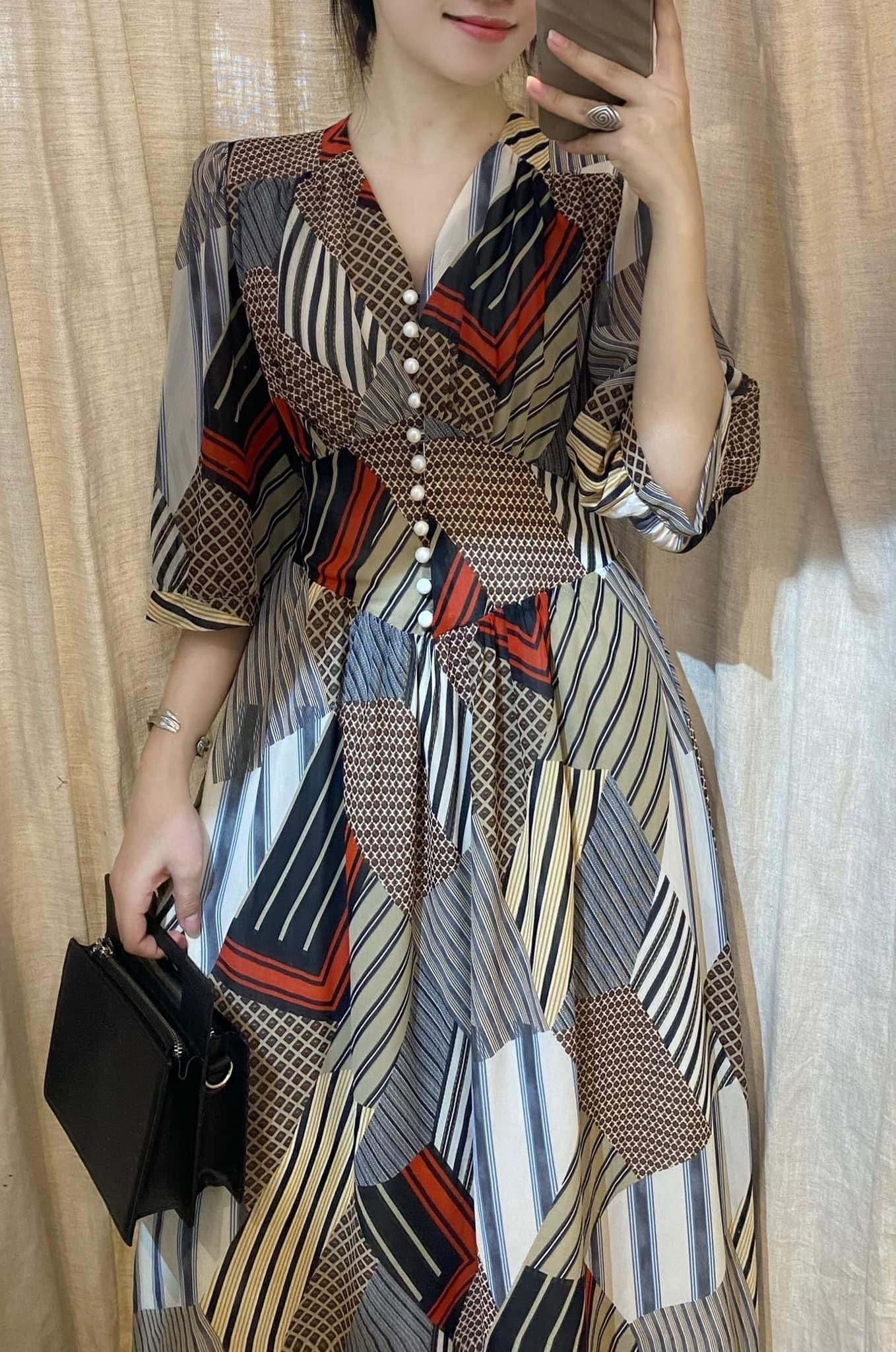 Melina Dress - Đầm voan in hoa có cúc - D01