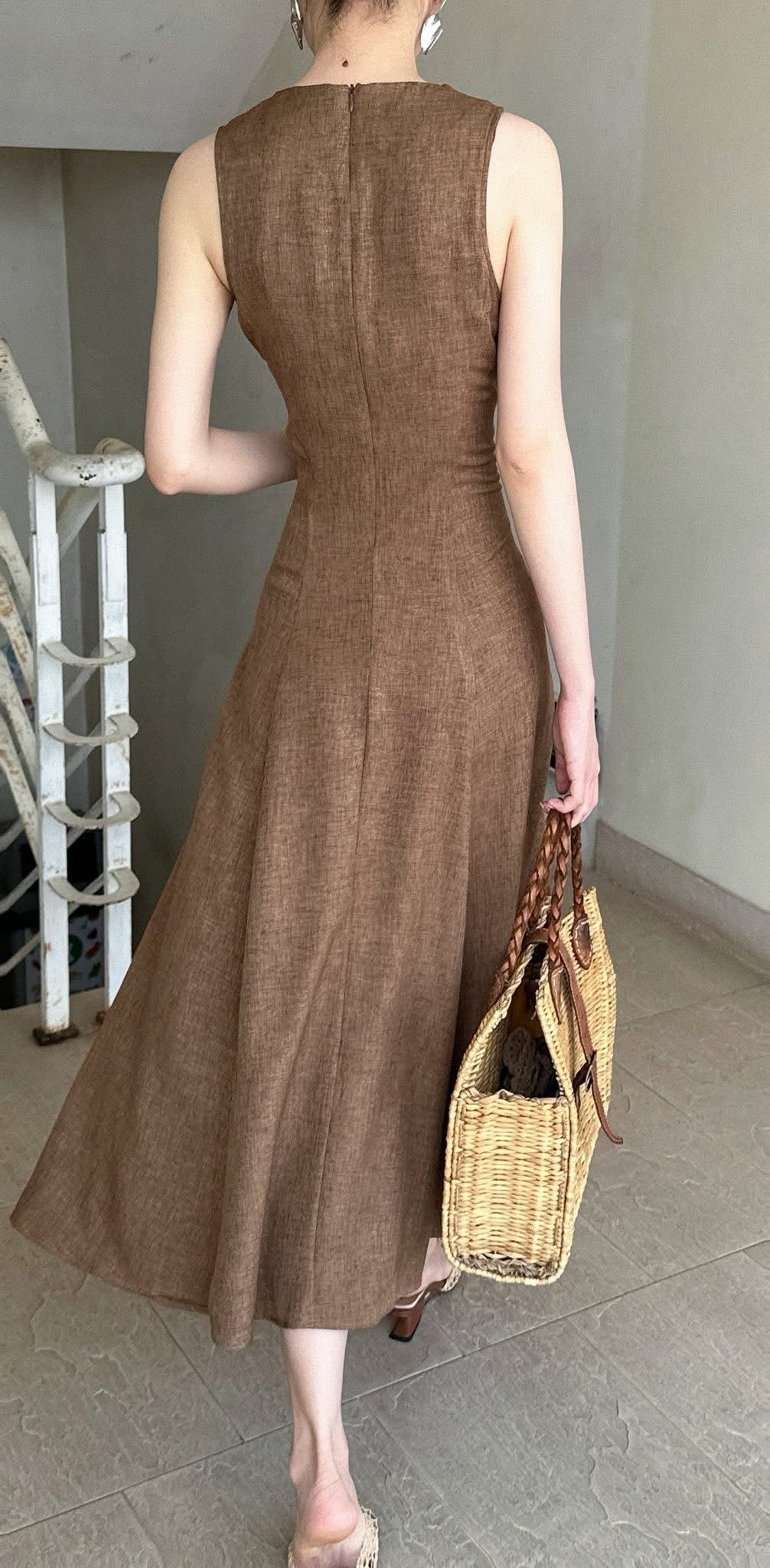 Lavish Dress - Đầm Cổ Đổ Không Tay D999
