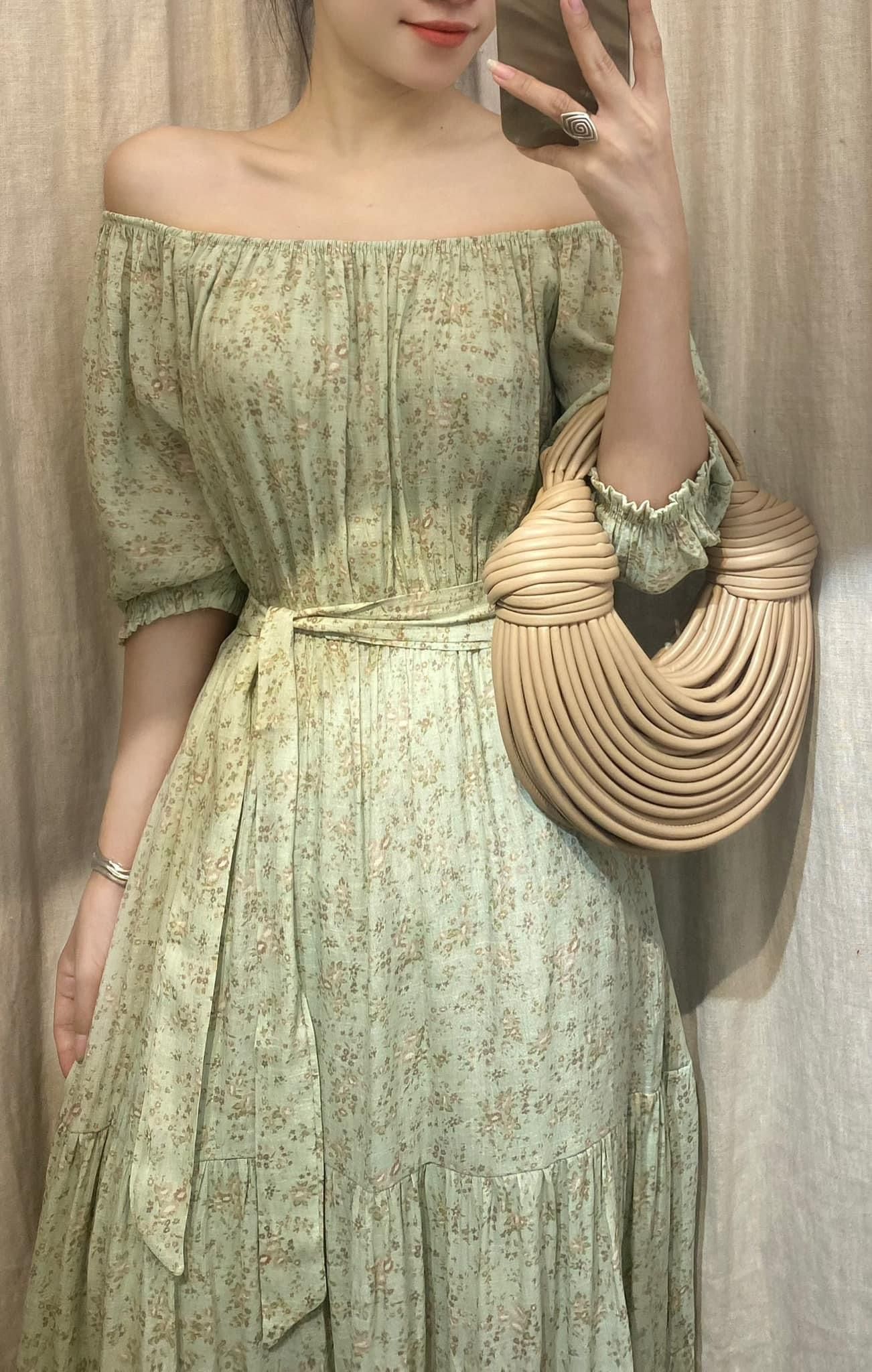 Kylie Dress - Đầm trễ vai xô lụa nền xanh bông nâu - D616