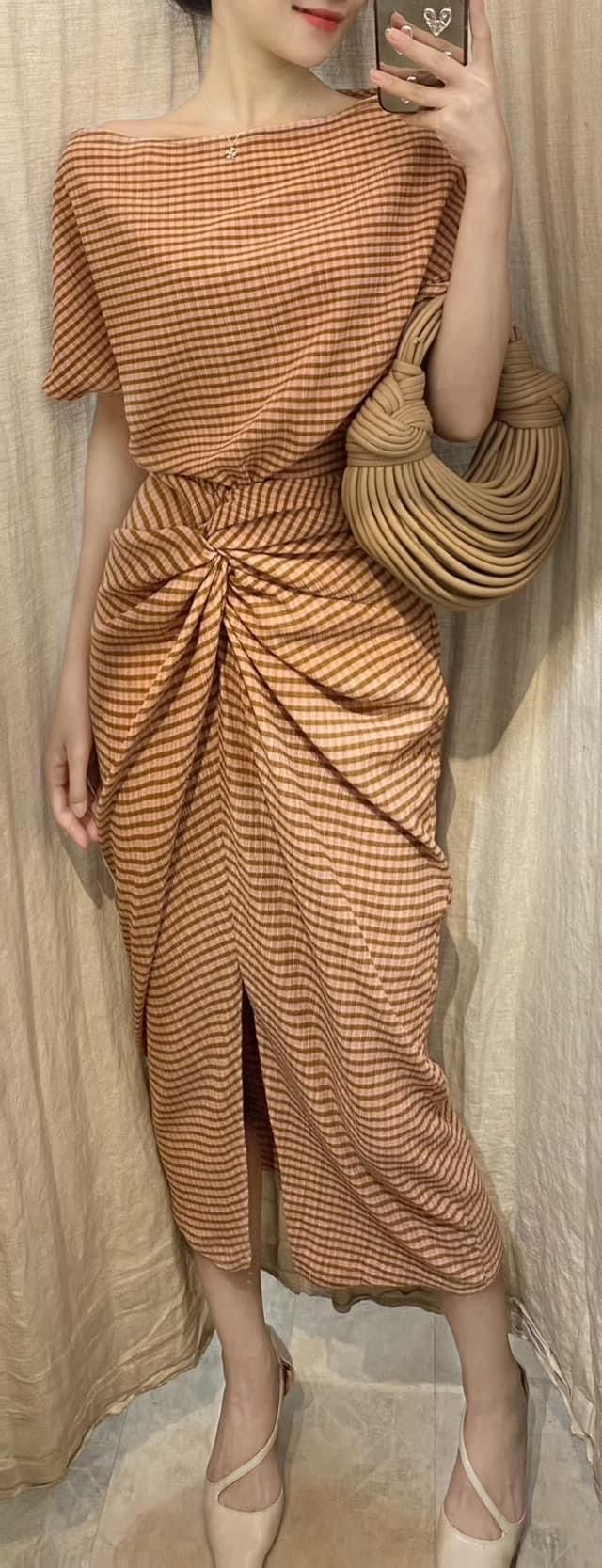 Mary Set - Set Áo Và Chân Váy Xoắn Eo L03