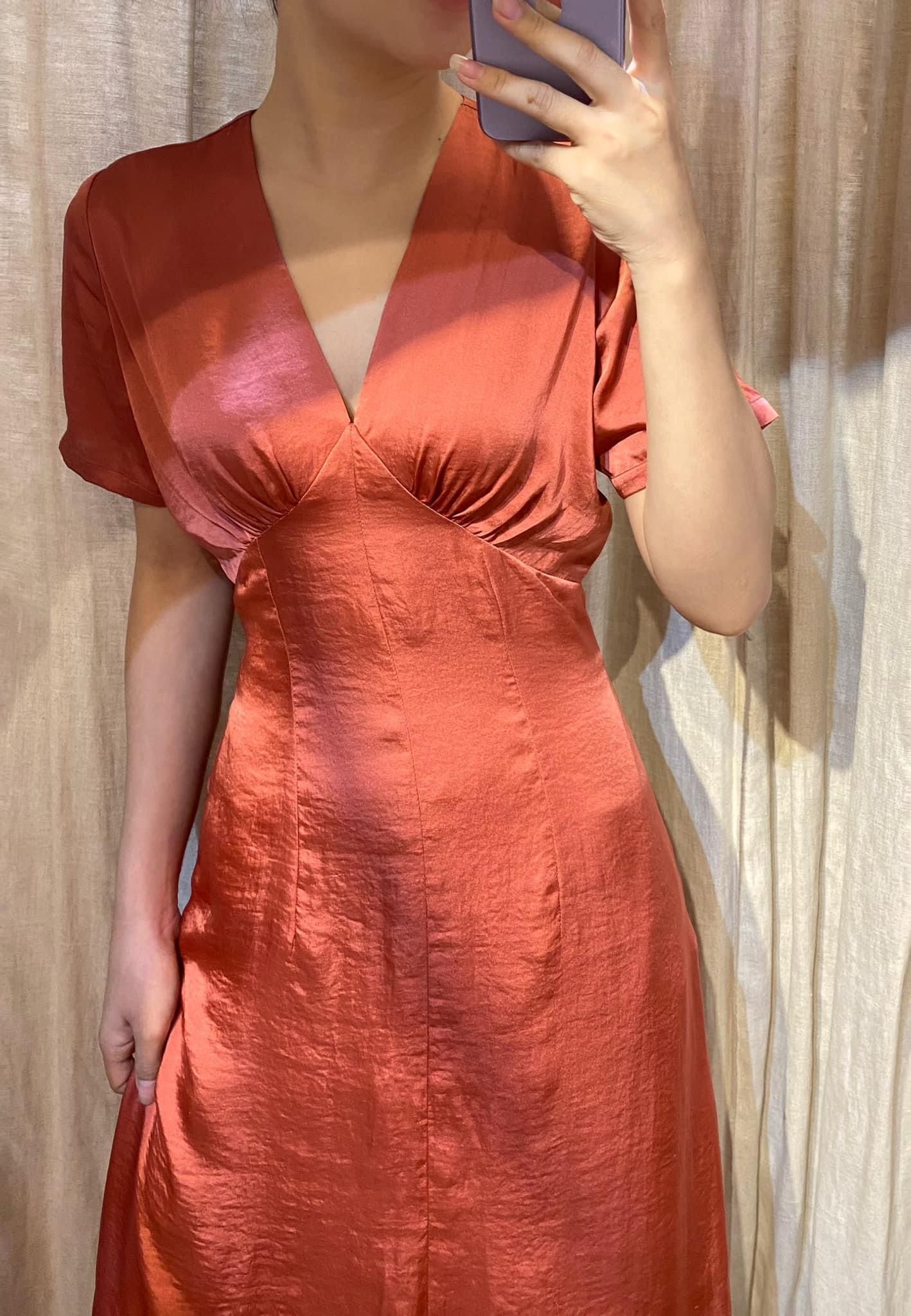 Adeline Dress - Đầm Lụa Cổ V Tay Ngắn E44