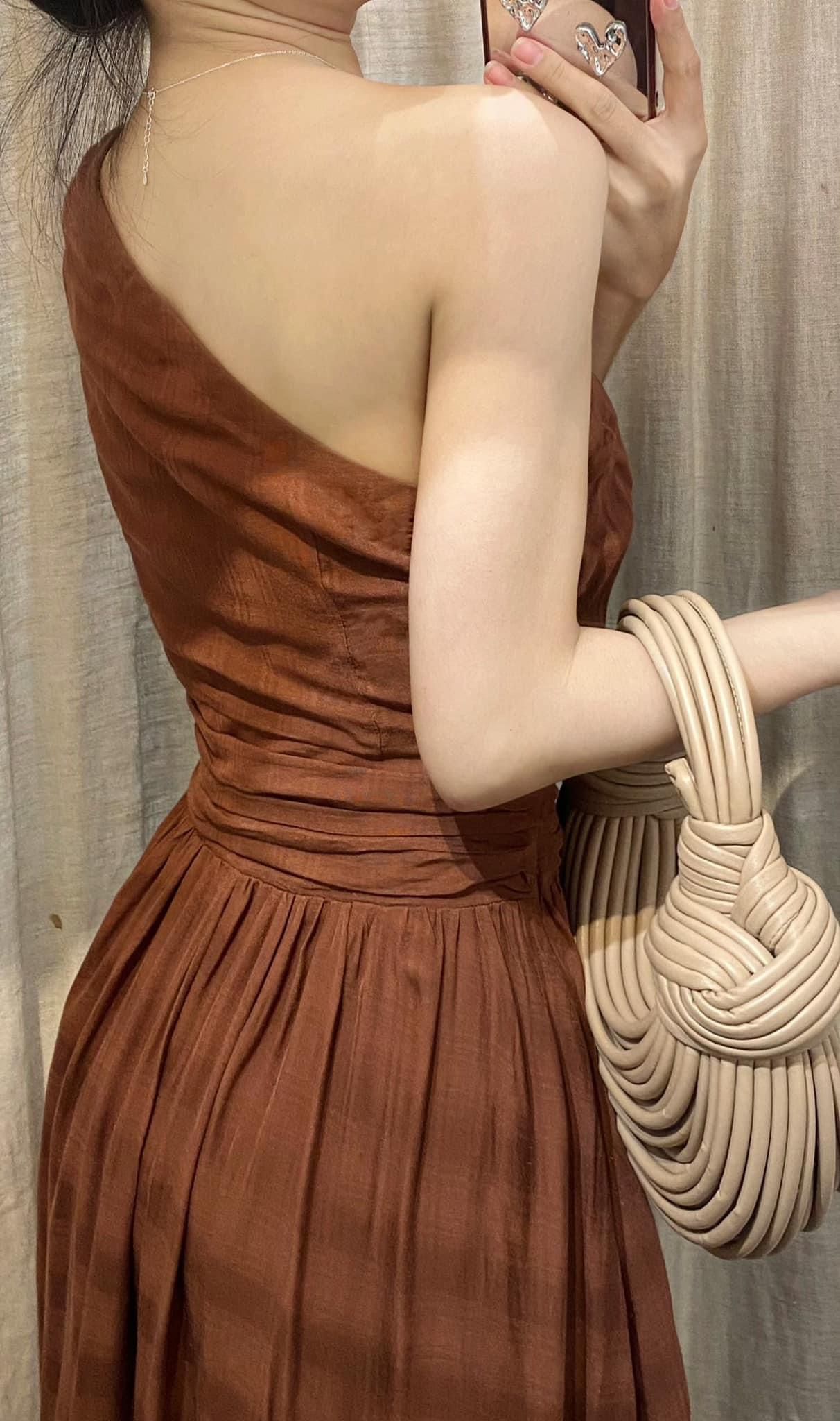 Lalyn Dress - Đầm Lệch Vai Nhấn Eo L31