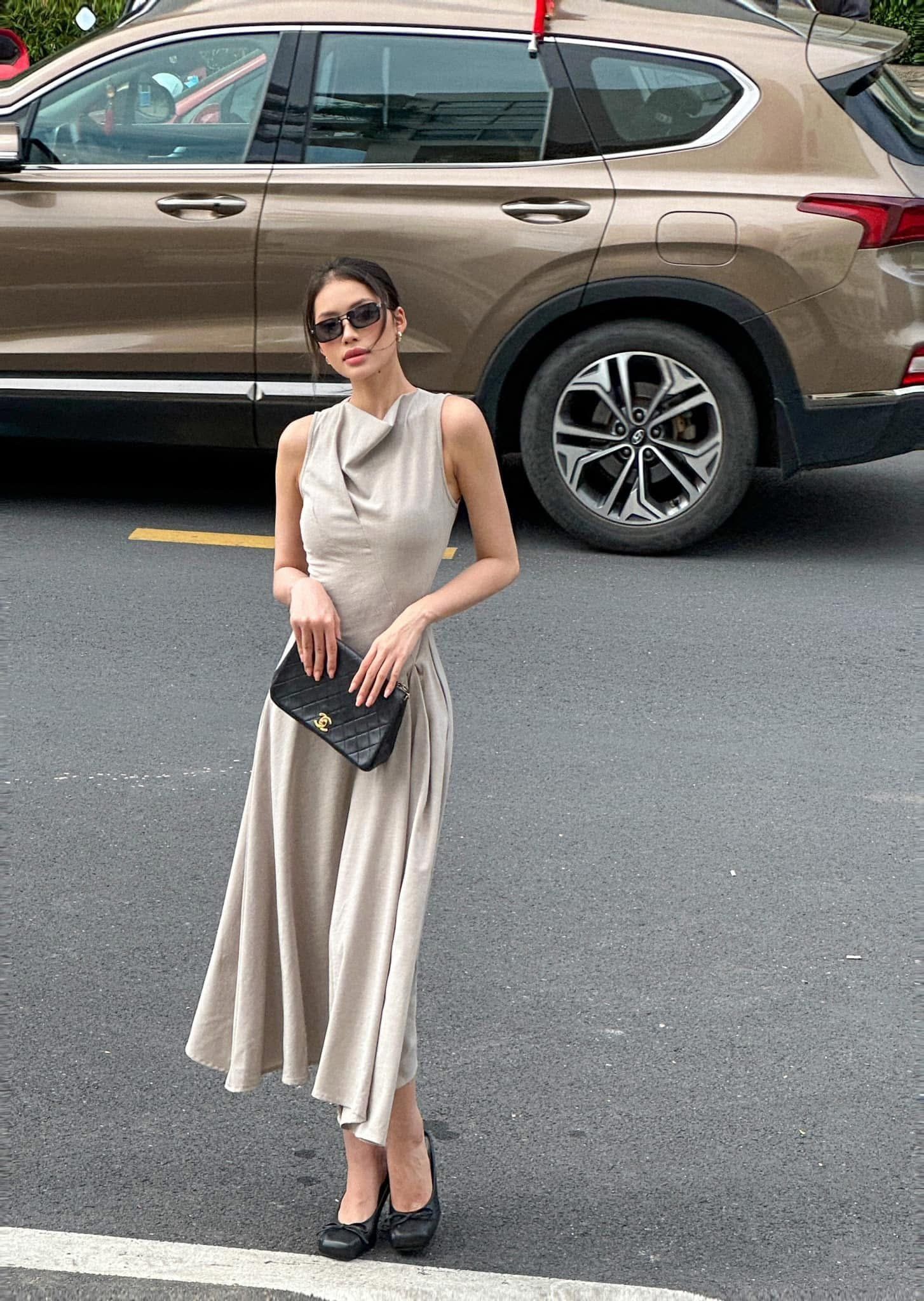Lavish Dress - Đầm Cổ Đổ Không Tay D999