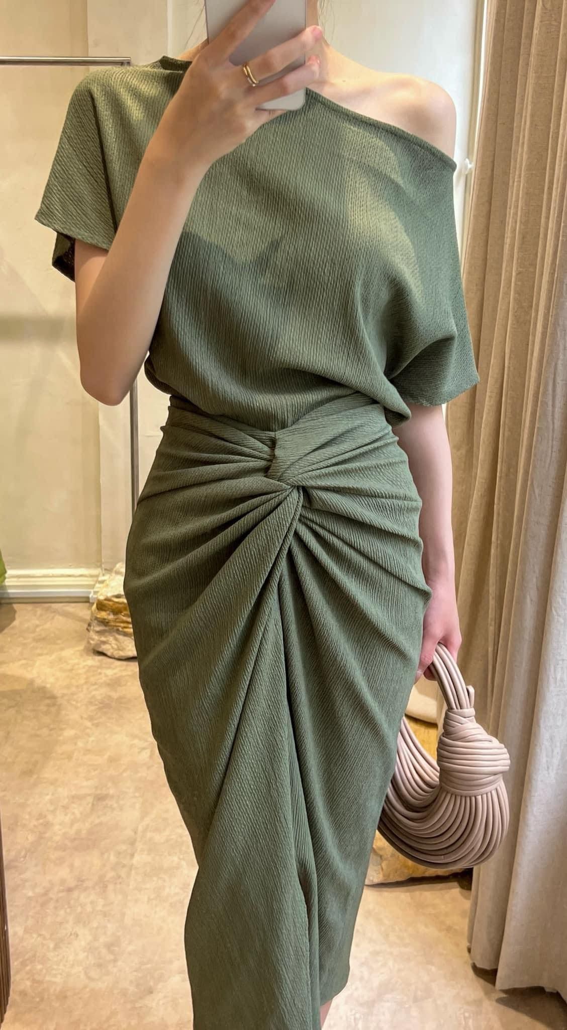 Mary Set - Set Áo Và Chân Váy Xoắn Eo L03