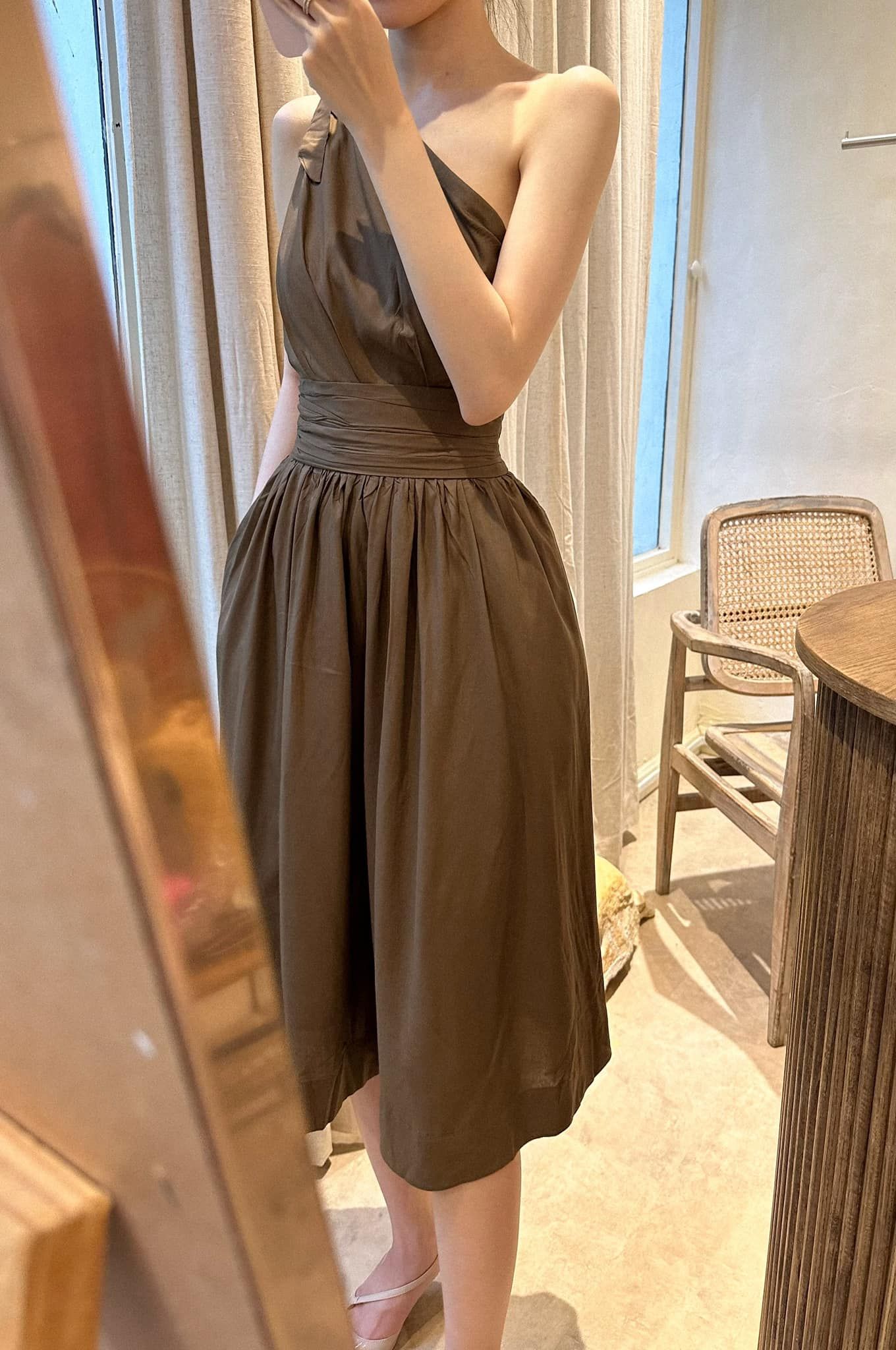 Lalyn Dress - Đầm Lệch Vai Nhấn Eo L31