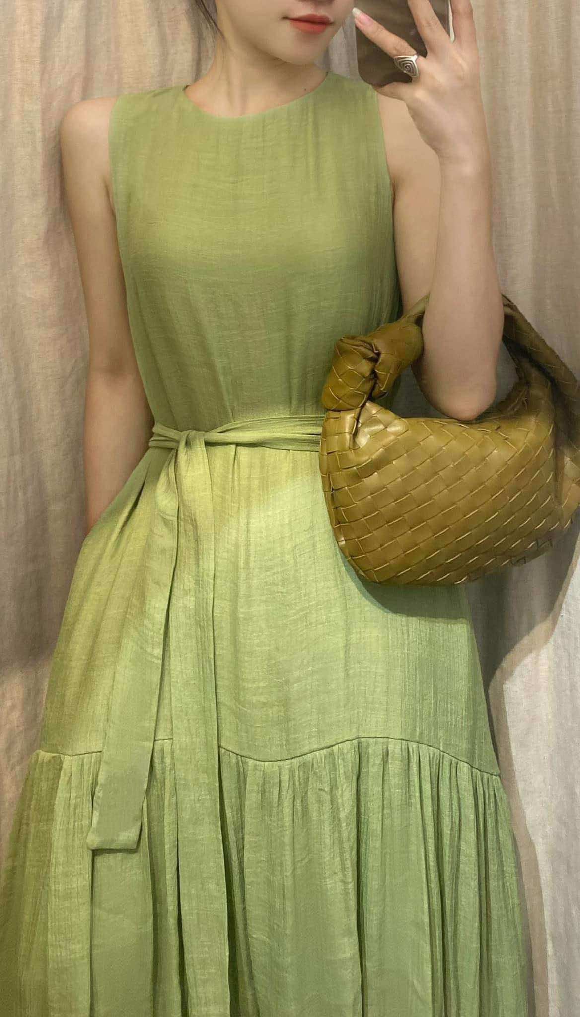 Ana Dress - Đầm xô lụa sát nách xanh lá D46