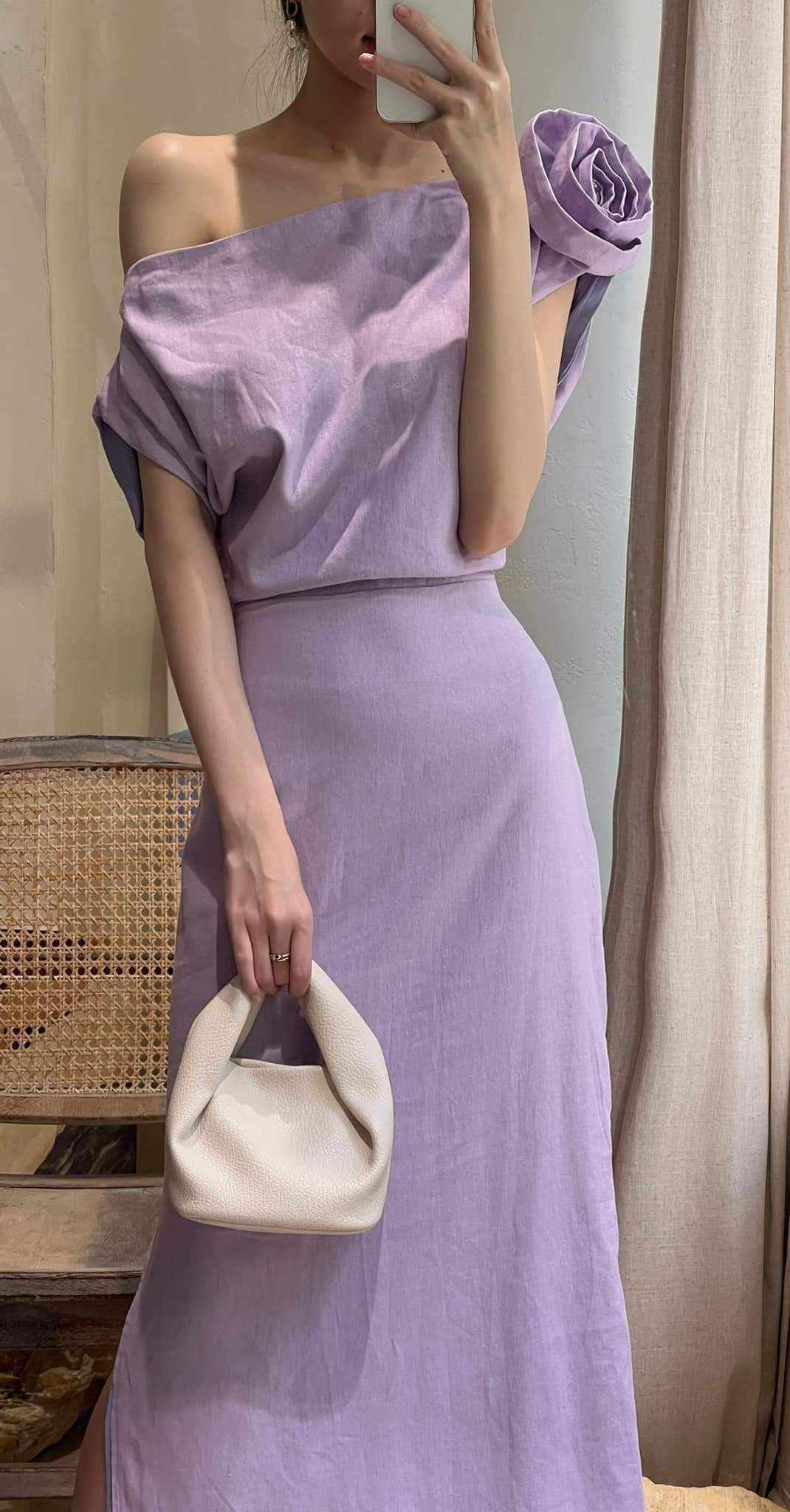 Zinnia Dress - Đầm Linen Lệch Vai Hoa Hồng D989