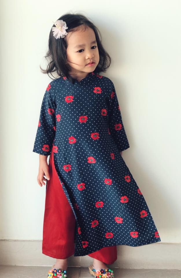 Áo dài em bé in hoa anh túc