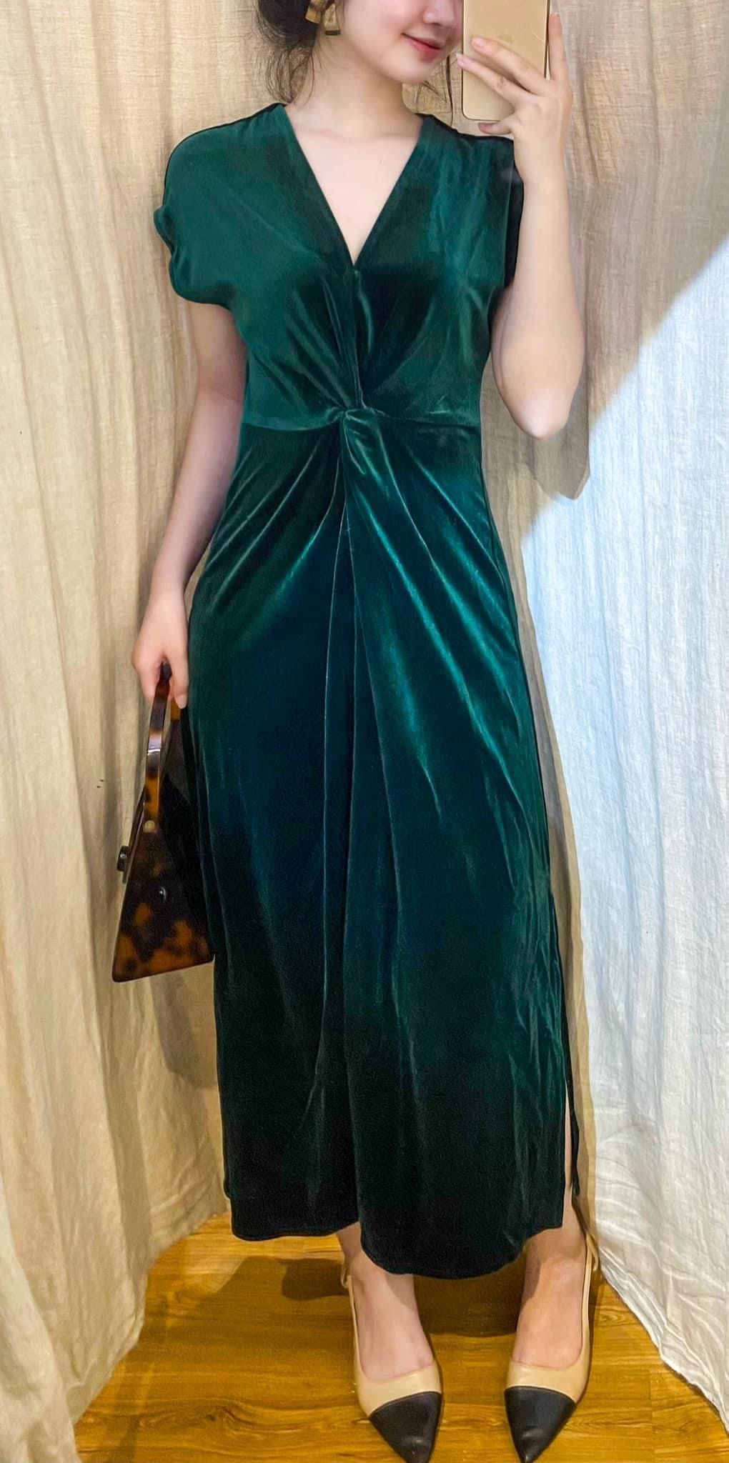 Della Dress - Đầm Nhung Xoắn Eo D909