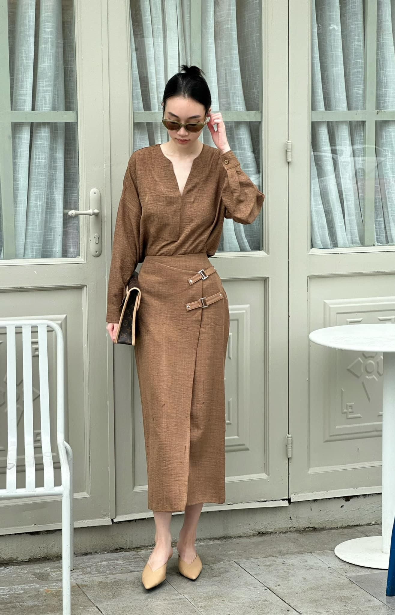 Heidi Set - Áo Cổ V Và Chân Váy Vạt Chéo S06