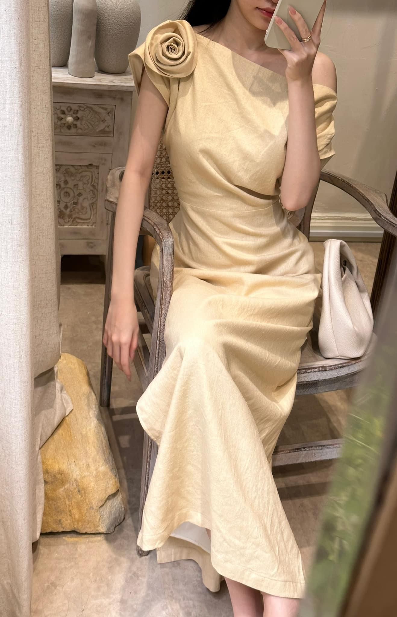 Zinnia Dress - Đầm Linen Lệch Vai Hoa Hồng D989