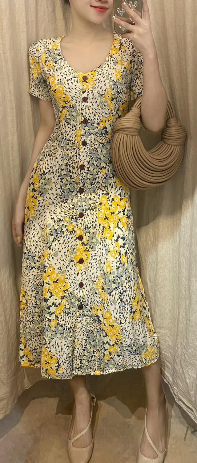 Linda Dress - Đầm hoa vàng hàng nút phía trước D147