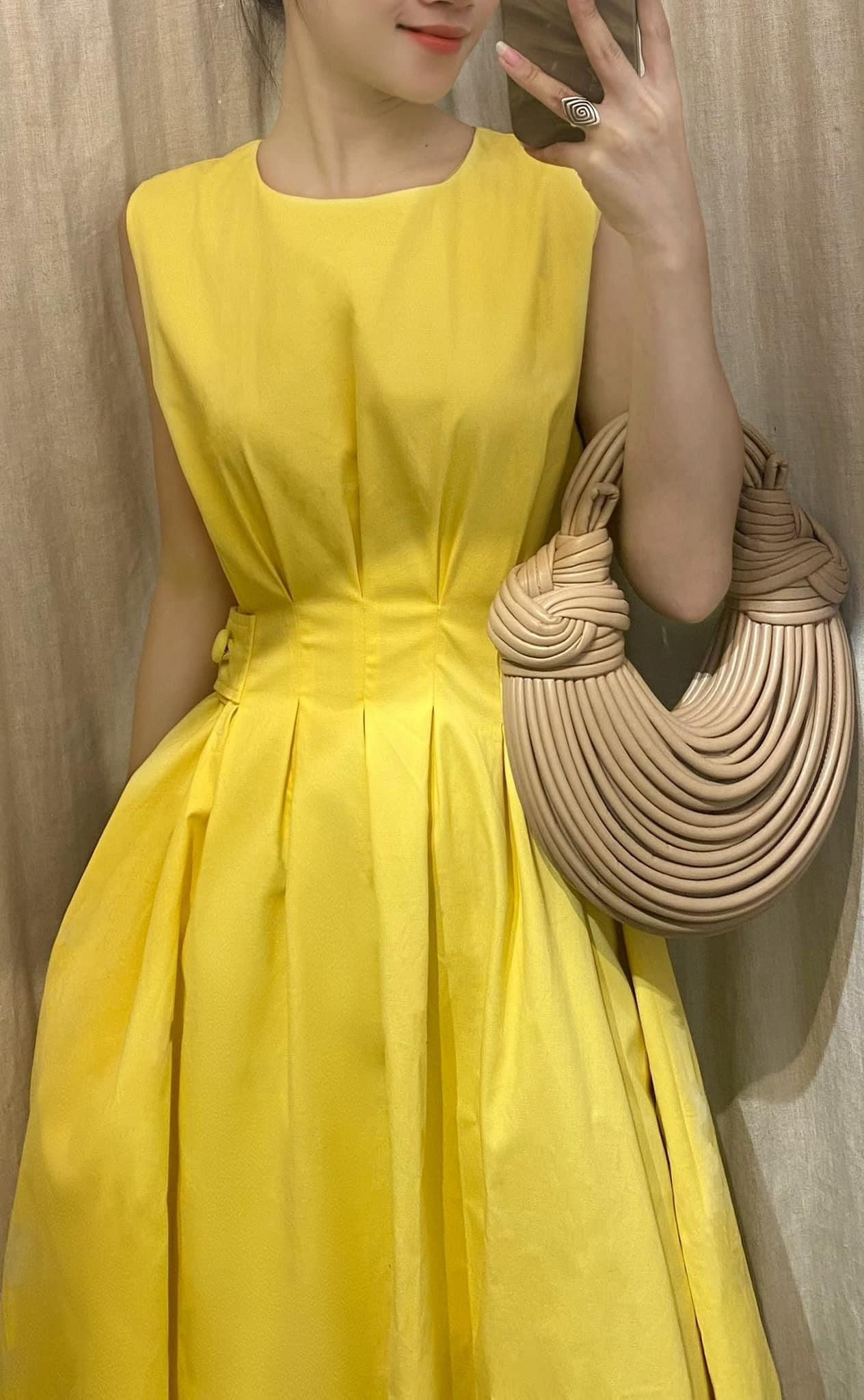 Evelyn Dress - Đầm sát nách, xếp ly eo D938