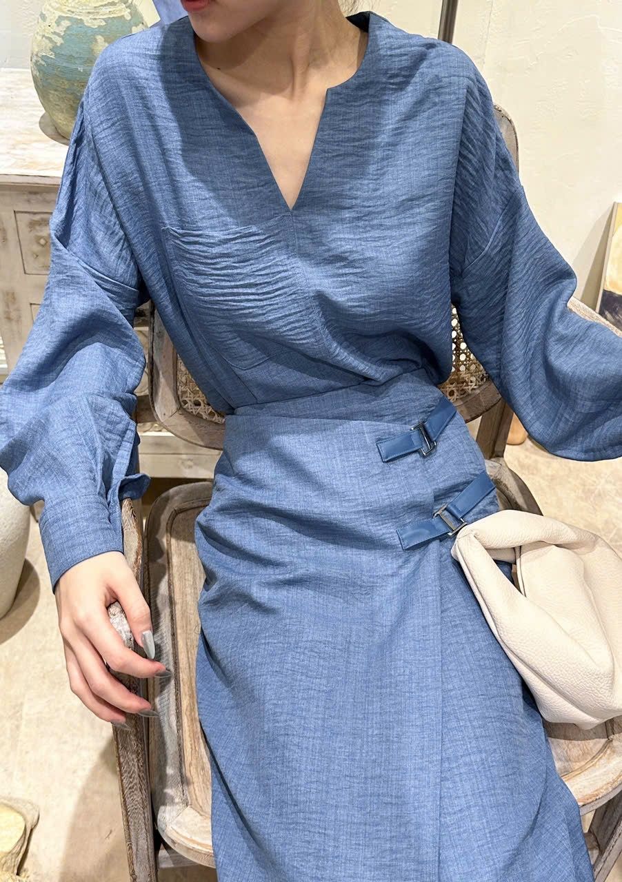 Heidi Set - Áo Cổ V Và Chân Váy Vạt Chéo S06
