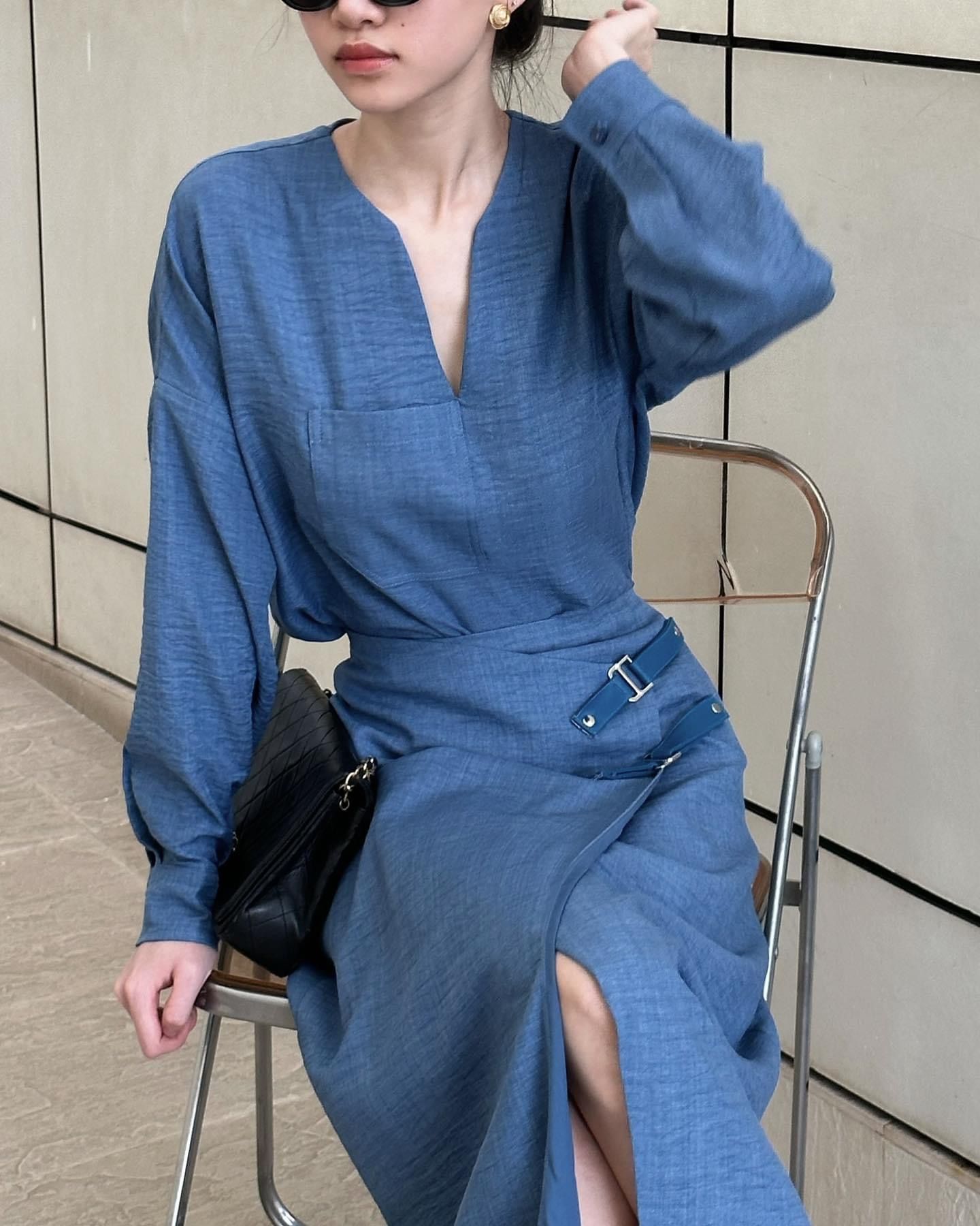 Heidi Set - Áo Cổ V Và Chân Váy Vạt Chéo S06