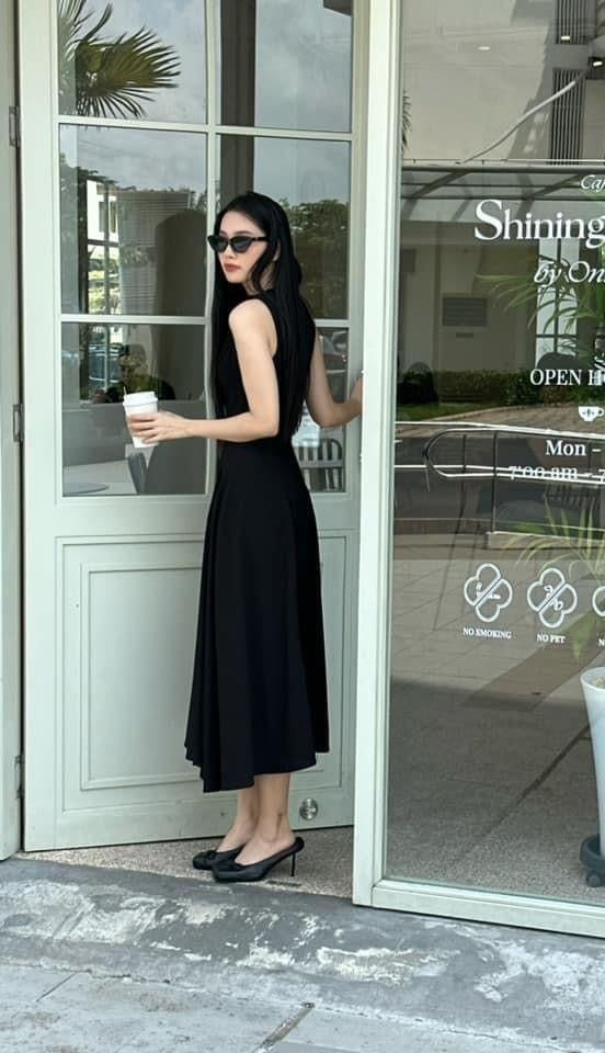 Lavish Dress - Đầm Cổ Đổ Không Tay D999