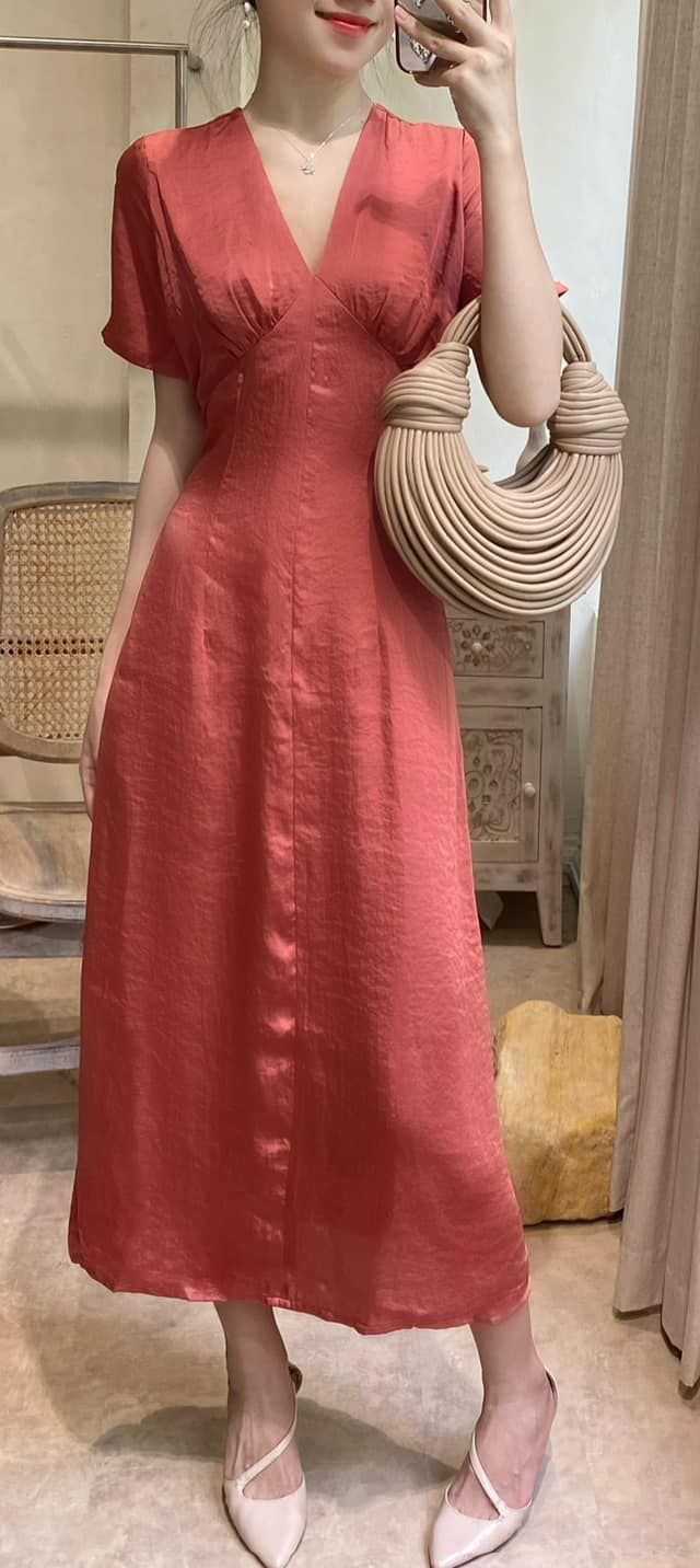 Adeline Dress - Đầm Lụa Cổ V Tay Ngắn E44