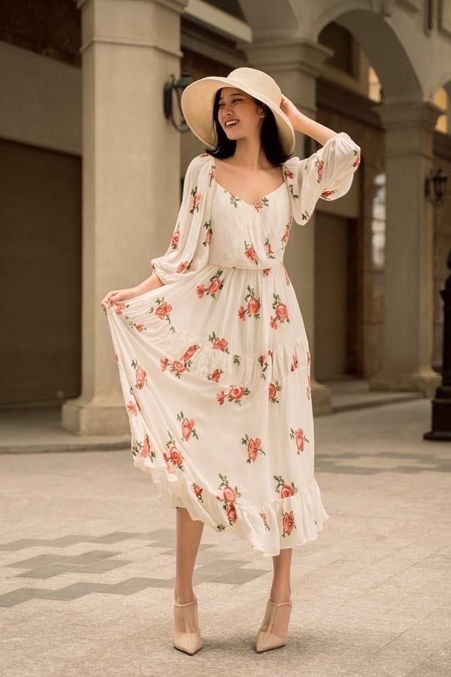 Charming princess dress - Đầm trắng thêu nổi hoa hồng D208