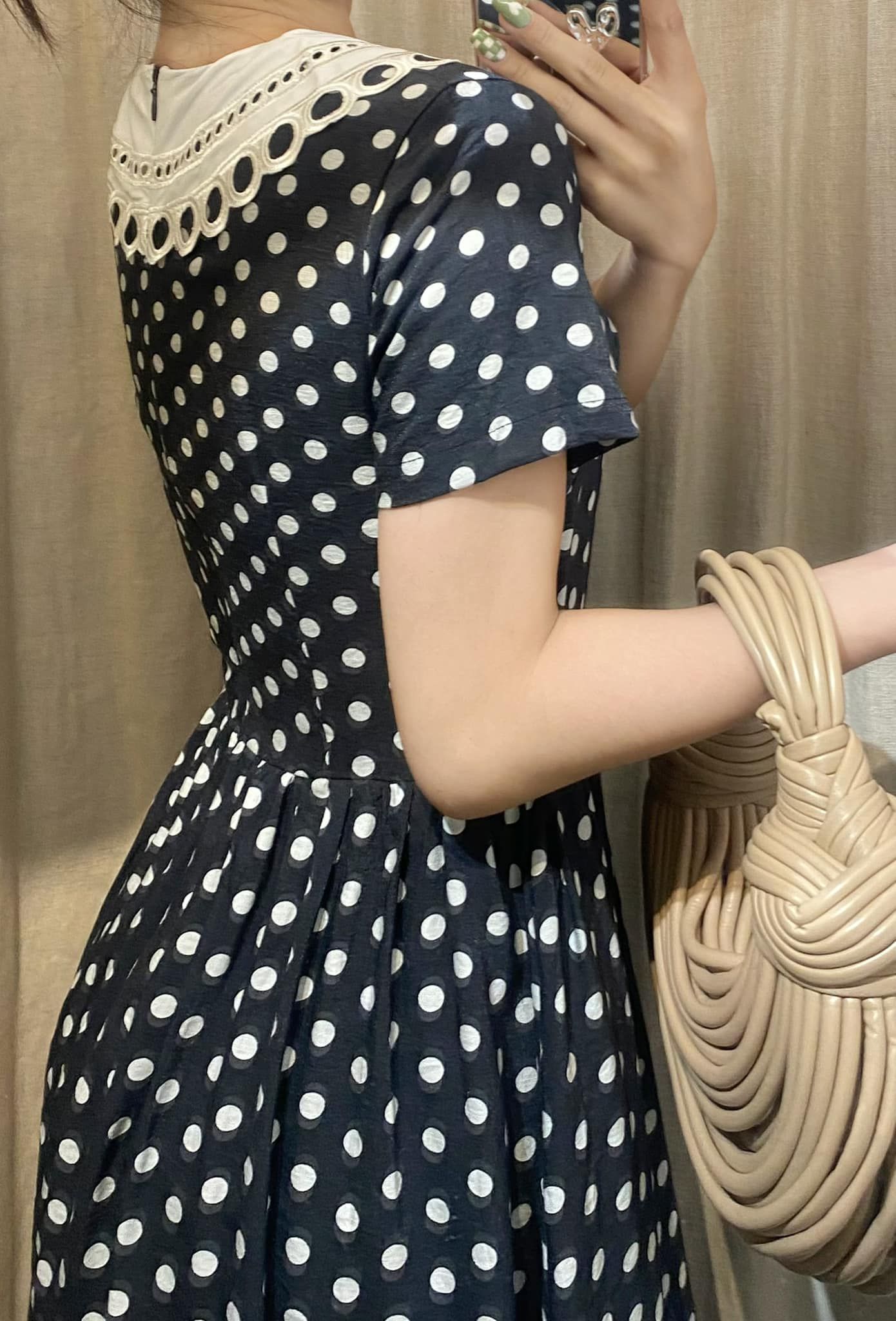 Amy Dress - Đầm chấm bi cổ ren D265