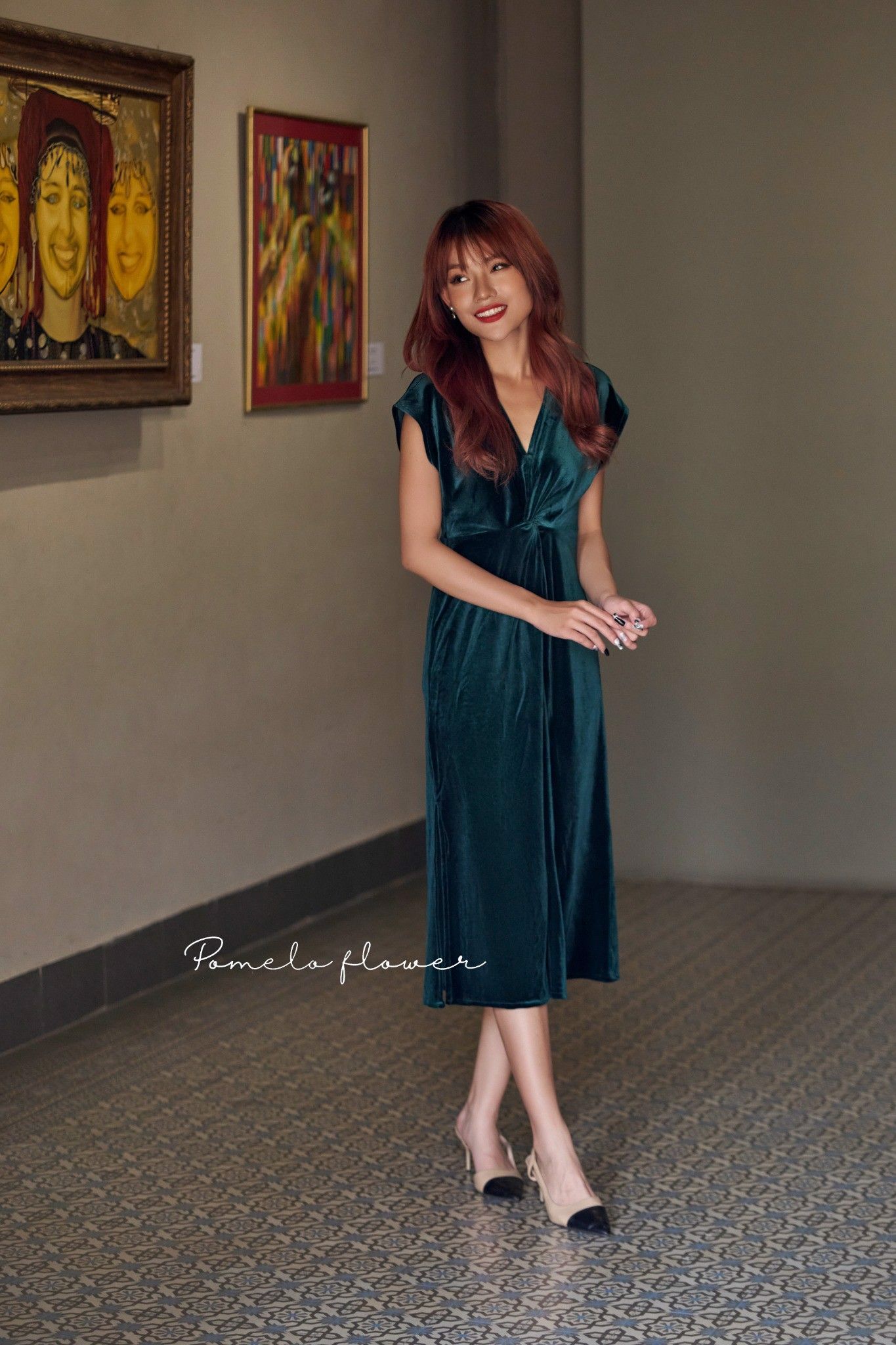 Della Dress - Đầm Nhung Xoắn Eo D909
