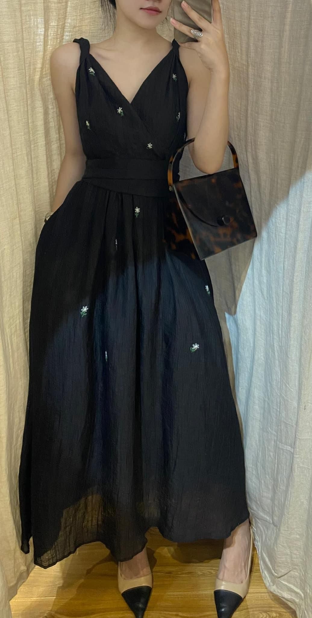 Nala Dress - Đầm Xoắn Vai Thêu Tay E29