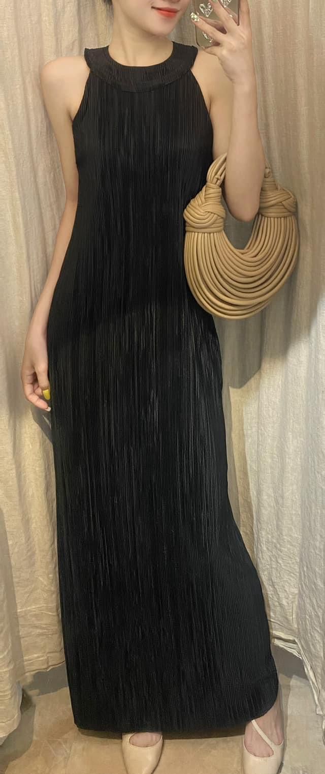 Gracelynn Dress - Đầm dập ly đen cổ bèo D157