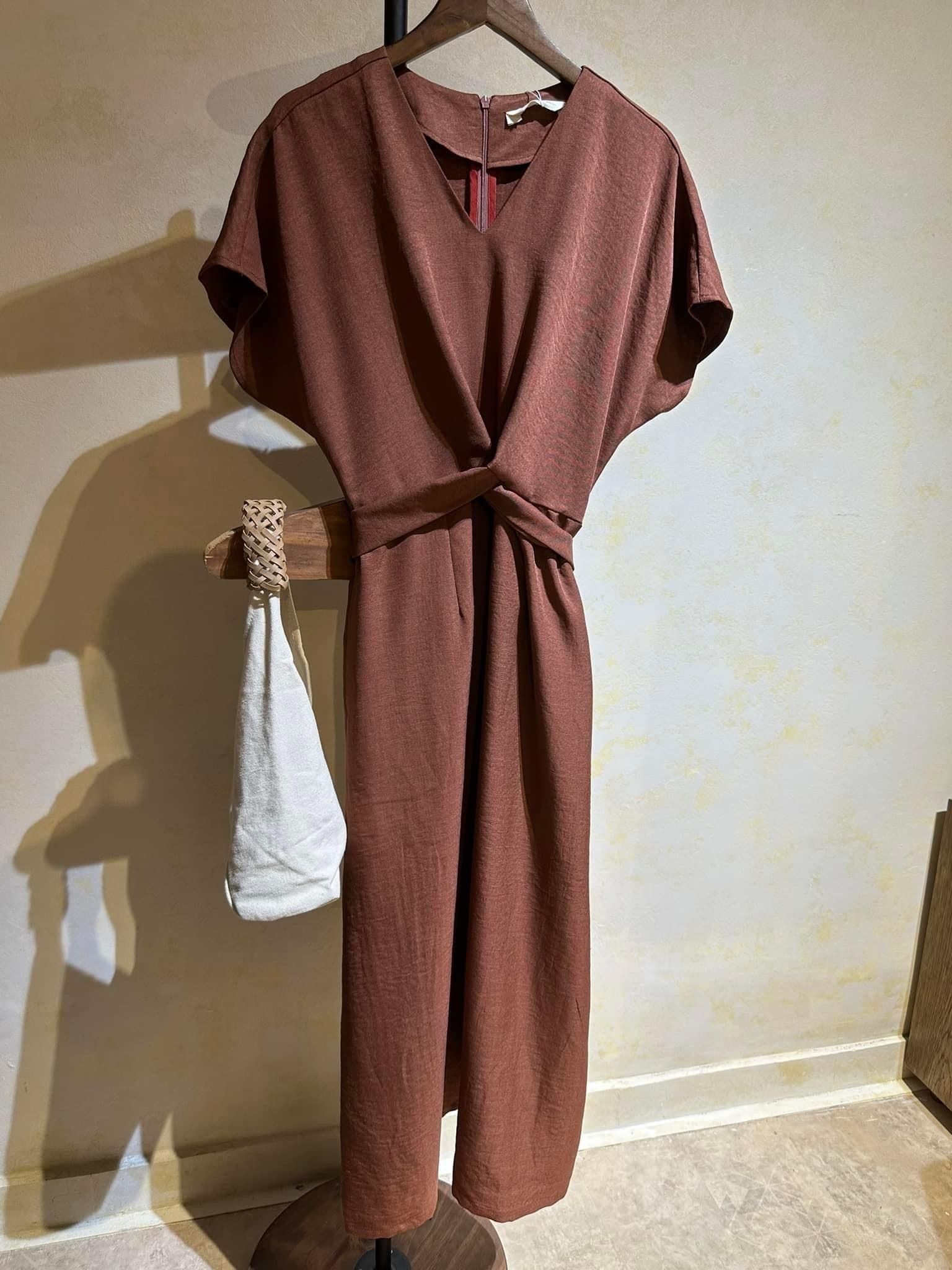 Macy Dress - Đầm Cổ V Nhấn Eo E49