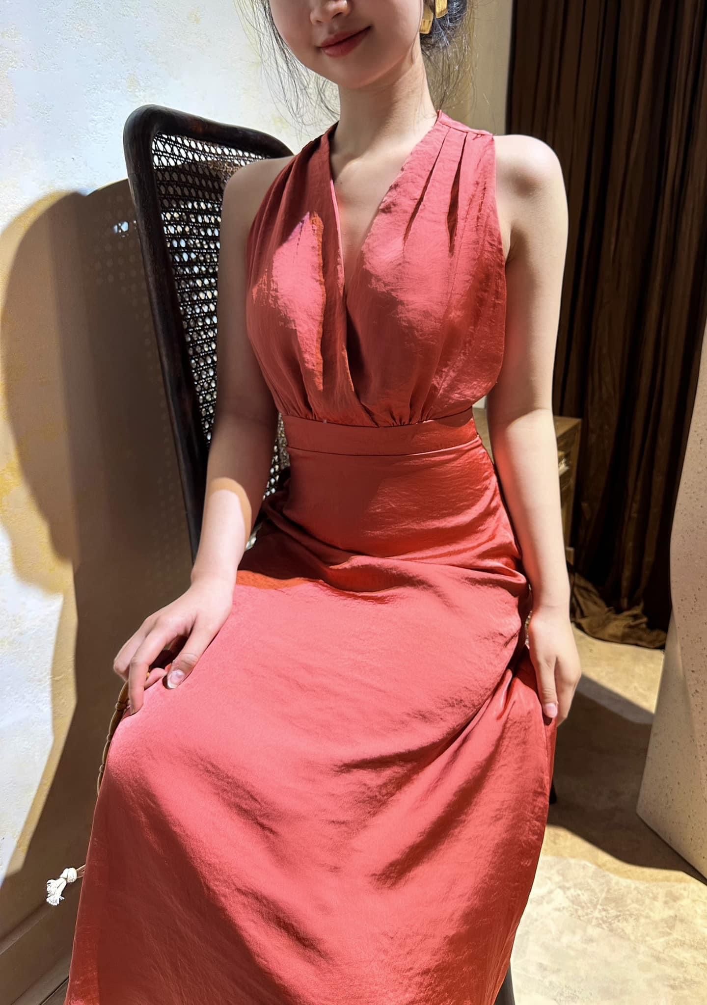 Grace - Elegant Silk Dress - Đầm Midi Cổ Yếm E40