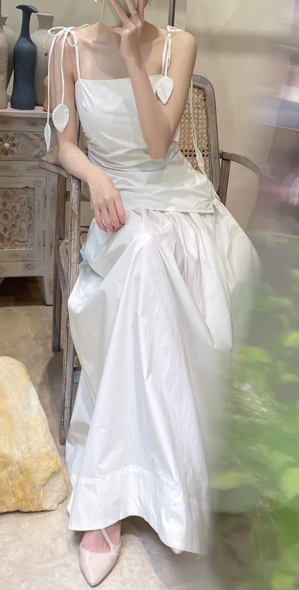 Emilia Set - Set Áo 2 Dây Và Chân Váy