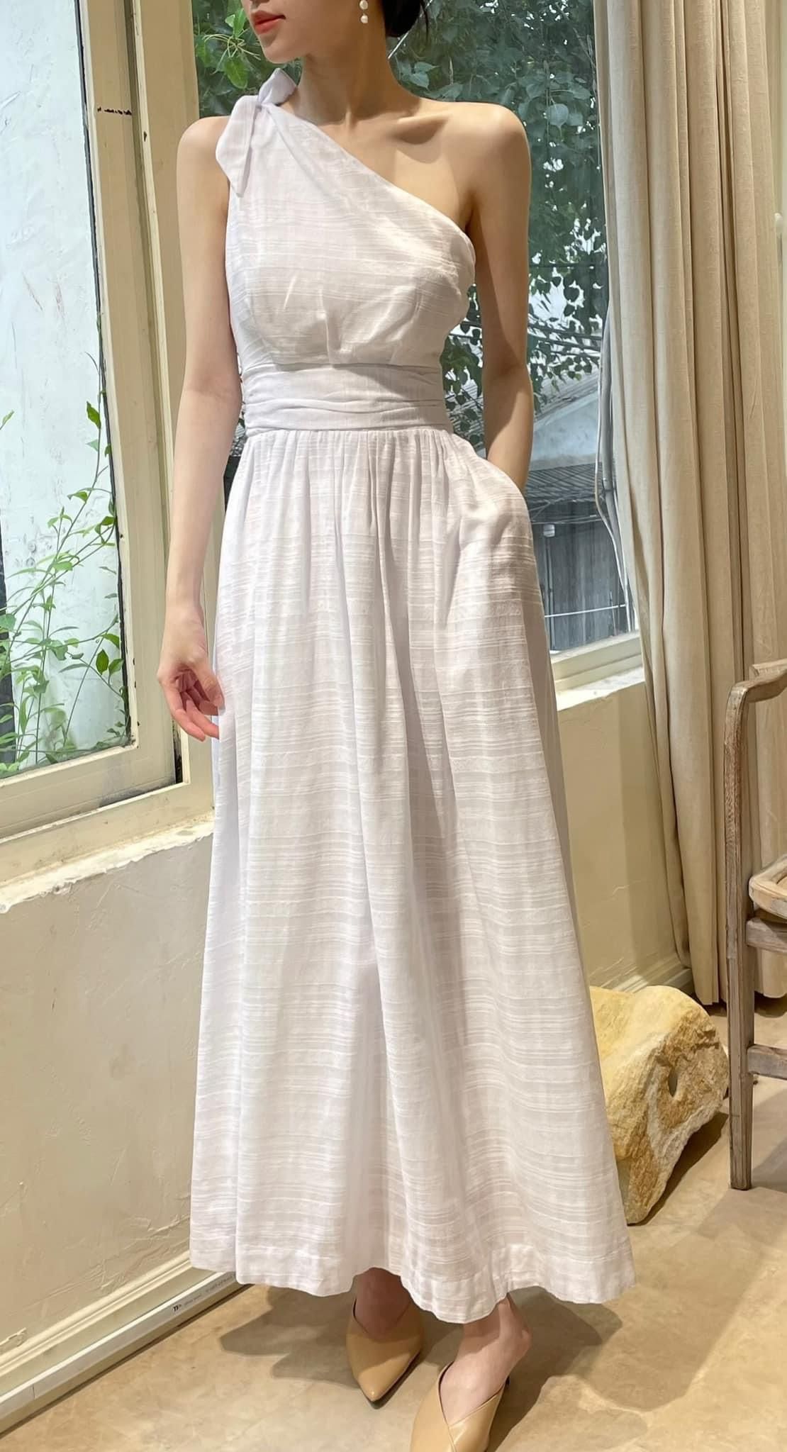 Lalyn Dress - Đầm Lệch Vai Nhấn Eo L31
